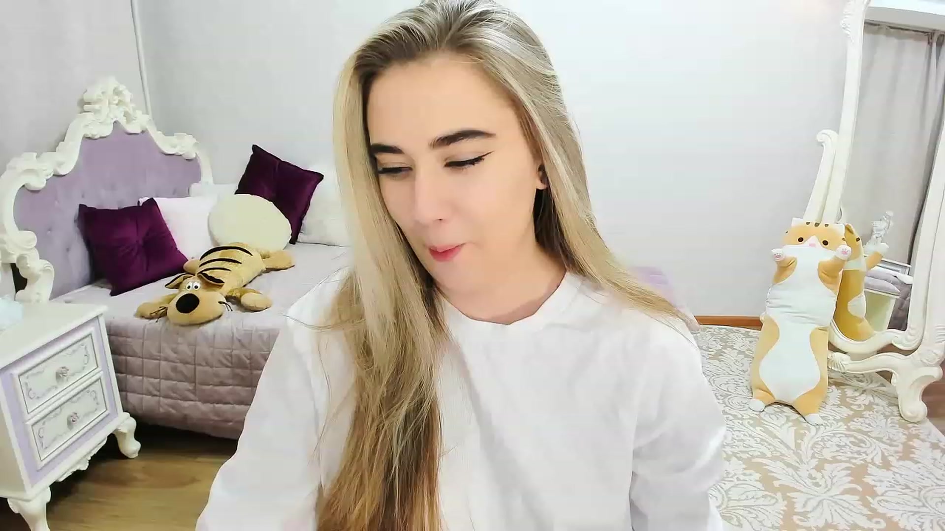 Gallery image thumbnail from Auroraa__'s myfreecams stream on, 01/29/2023, 13:36 image 4 of 20