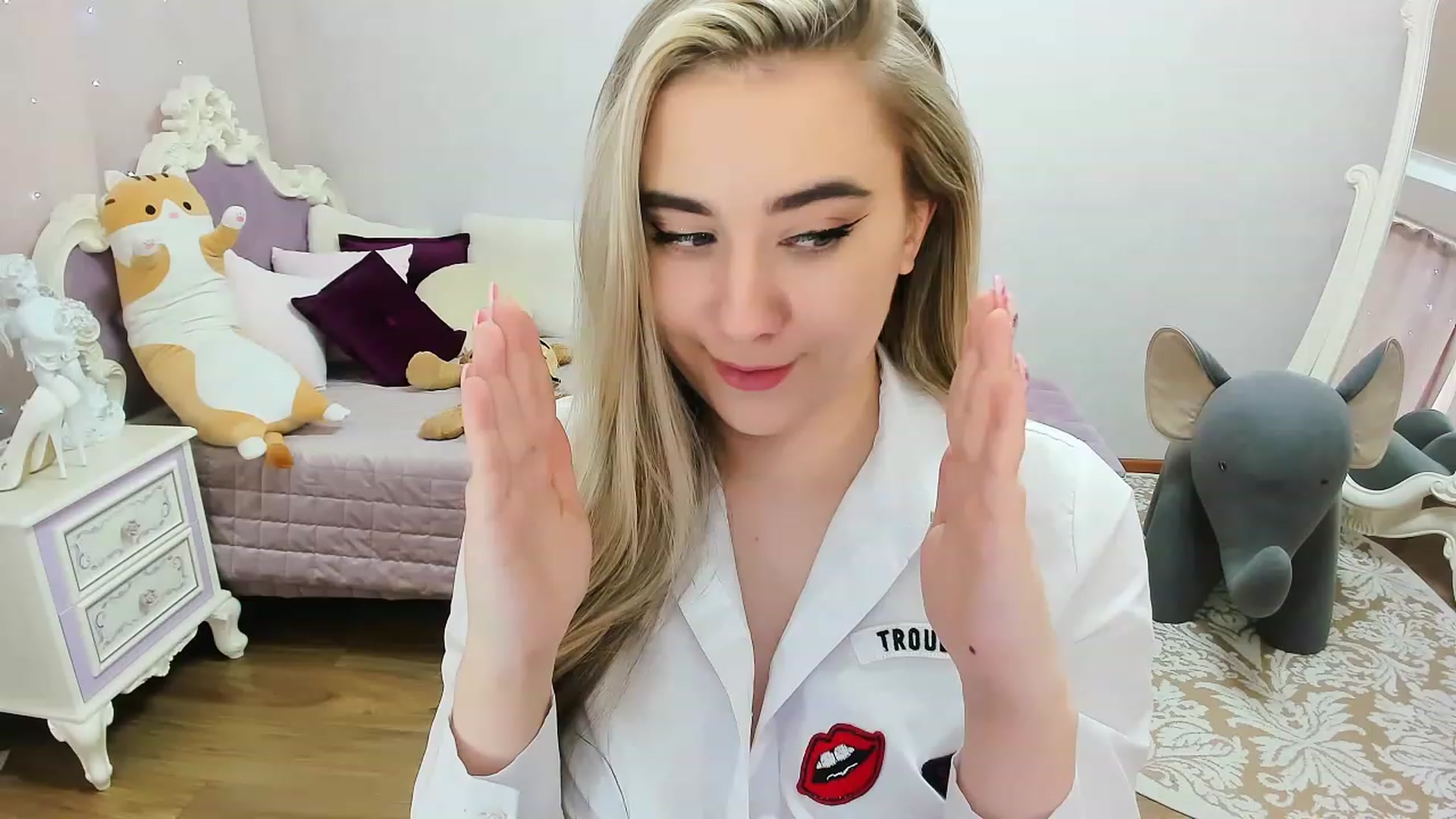 Gallery image thumbnail from Auroraa__'s myfreecams stream on, 02/19/2023, 12:00 image 17 of 20