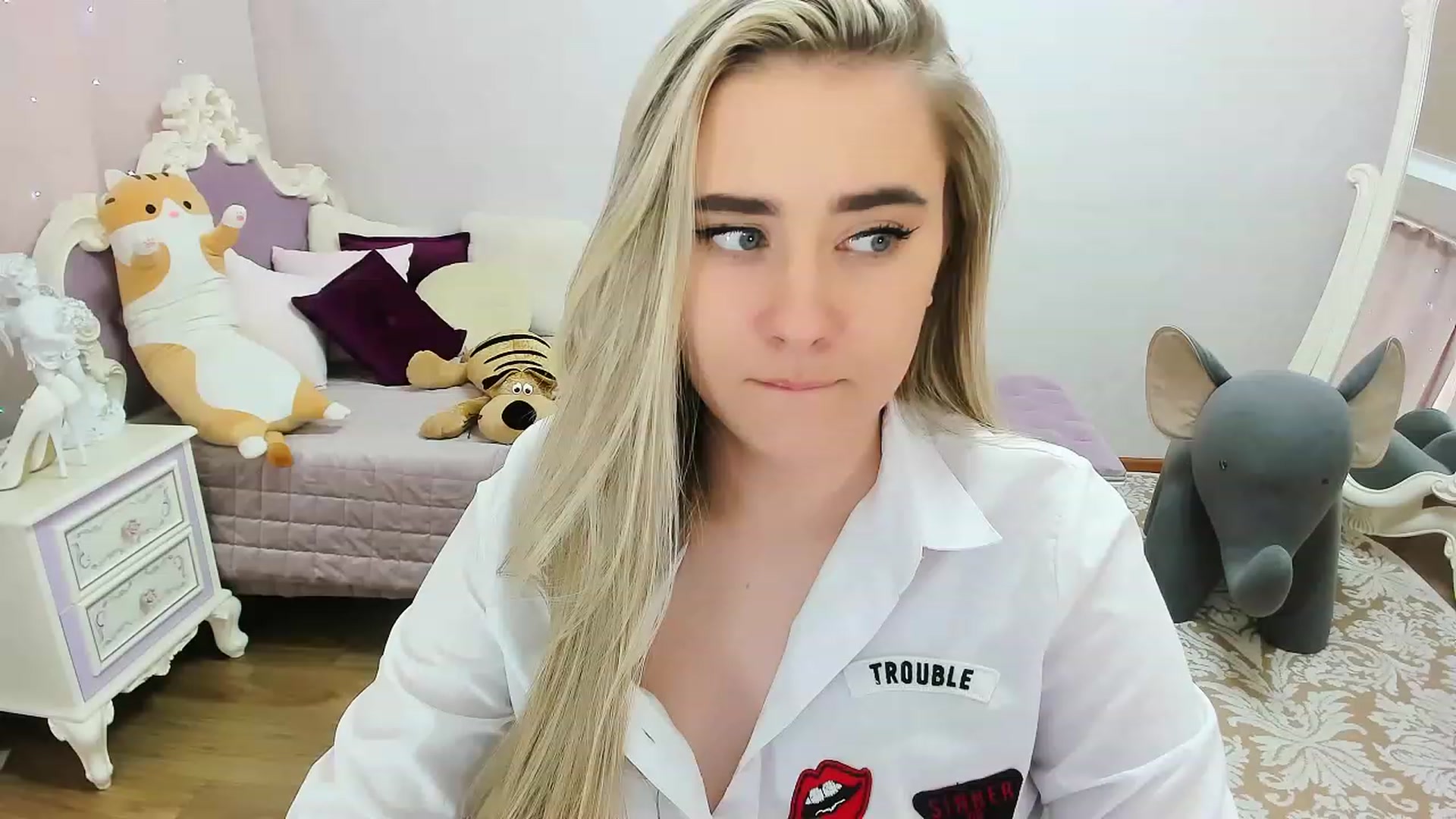 Gallery image thumbnail from Auroraa__'s myfreecams stream on, 02/19/2023, 12:00 image 19 of 20