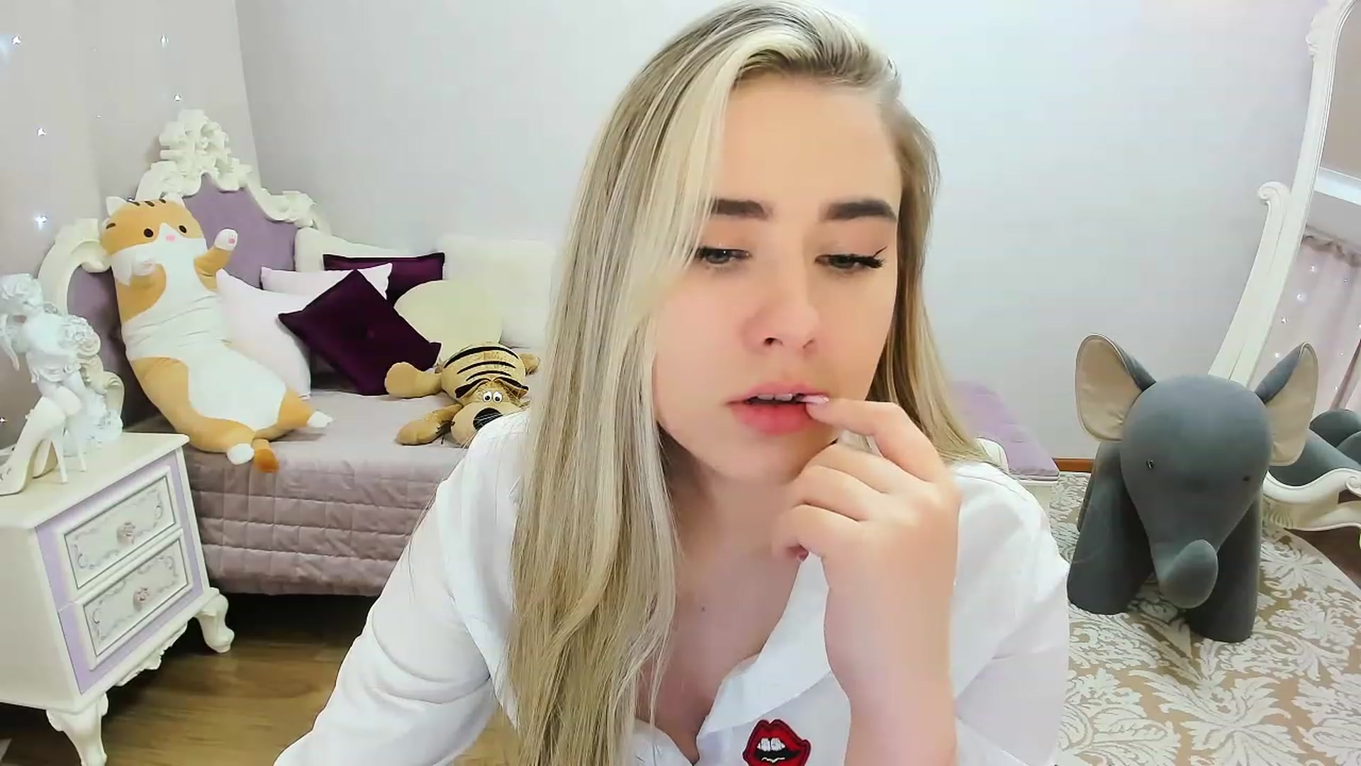 Gallery image thumbnail from Auroraa__'s myfreecams stream on, 02/19/2023, 12:52 image 17 of 20