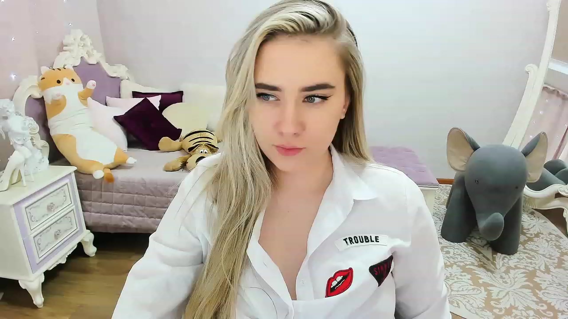 Gallery image thumbnail from Auroraa__'s myfreecams stream on, 02/19/2023, 12:52 image 4 of 20