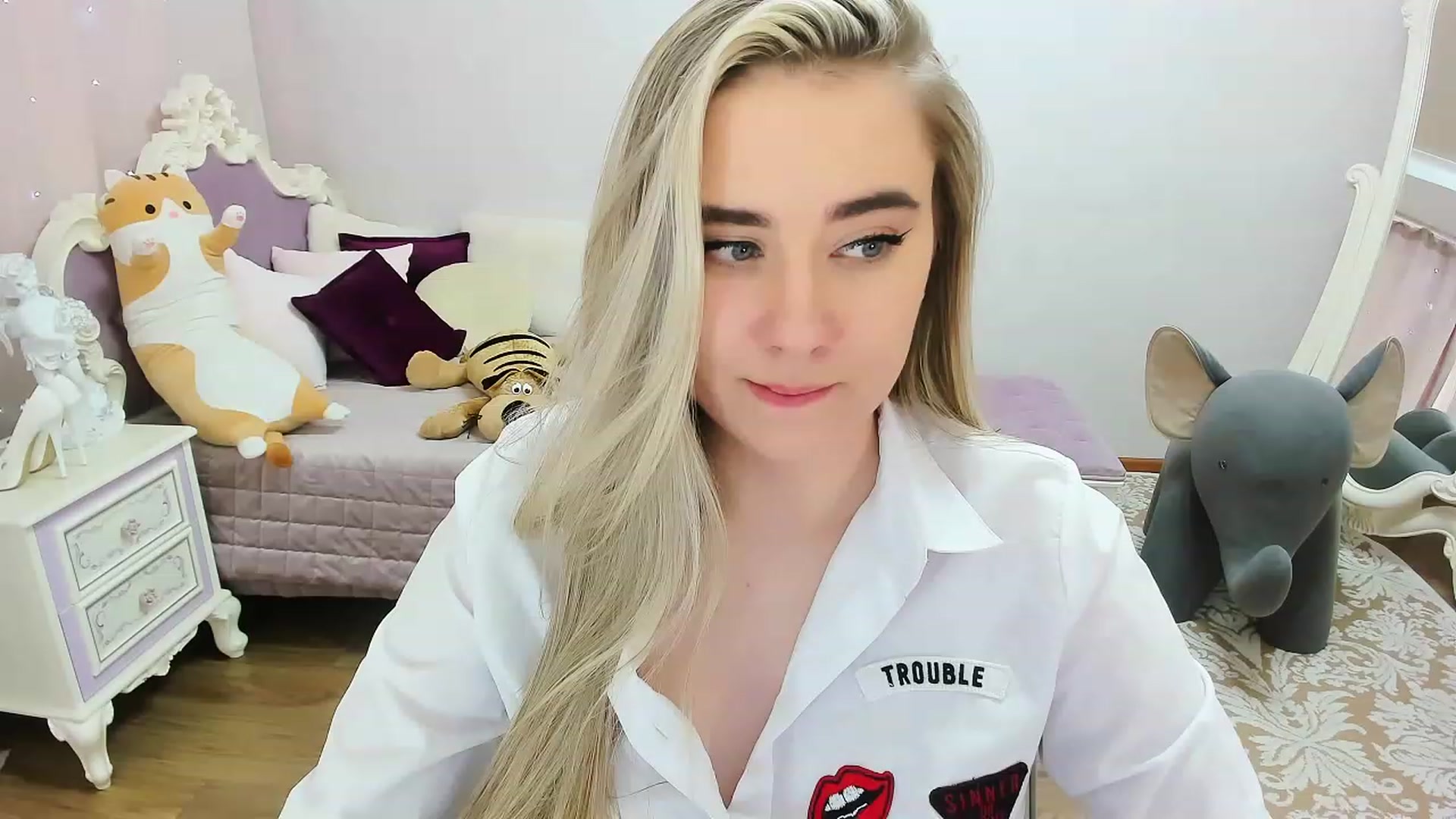 Gallery image thumbnail from Auroraa__'s myfreecams stream on, 02/19/2023, 12:52 image 2 of 20