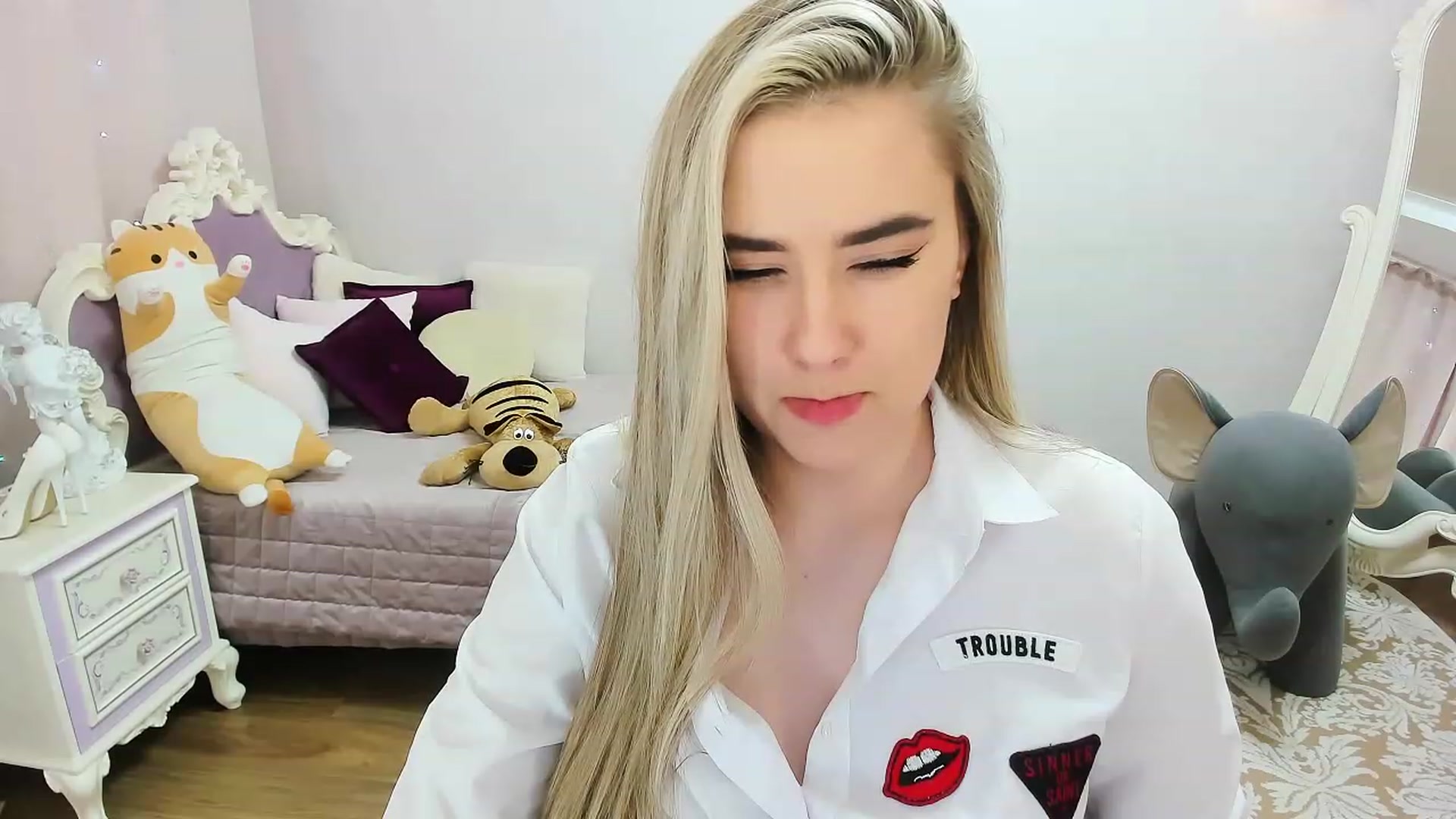 Gallery image thumbnail from Auroraa__'s myfreecams stream on, 02/19/2023, 12:52 image 12 of 20