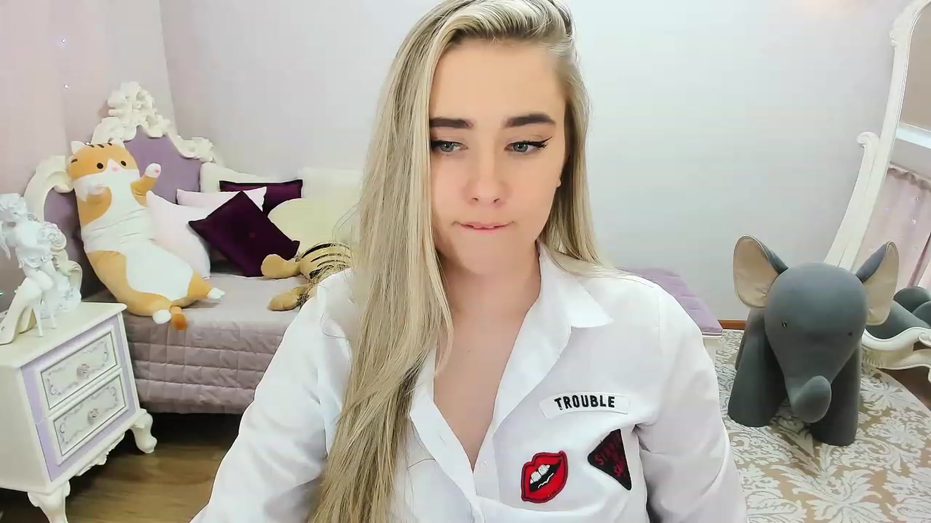 Gallery image thumbnail from Auroraa__'s myfreecams stream on, 02/19/2023, 12:52 image 9 of 20