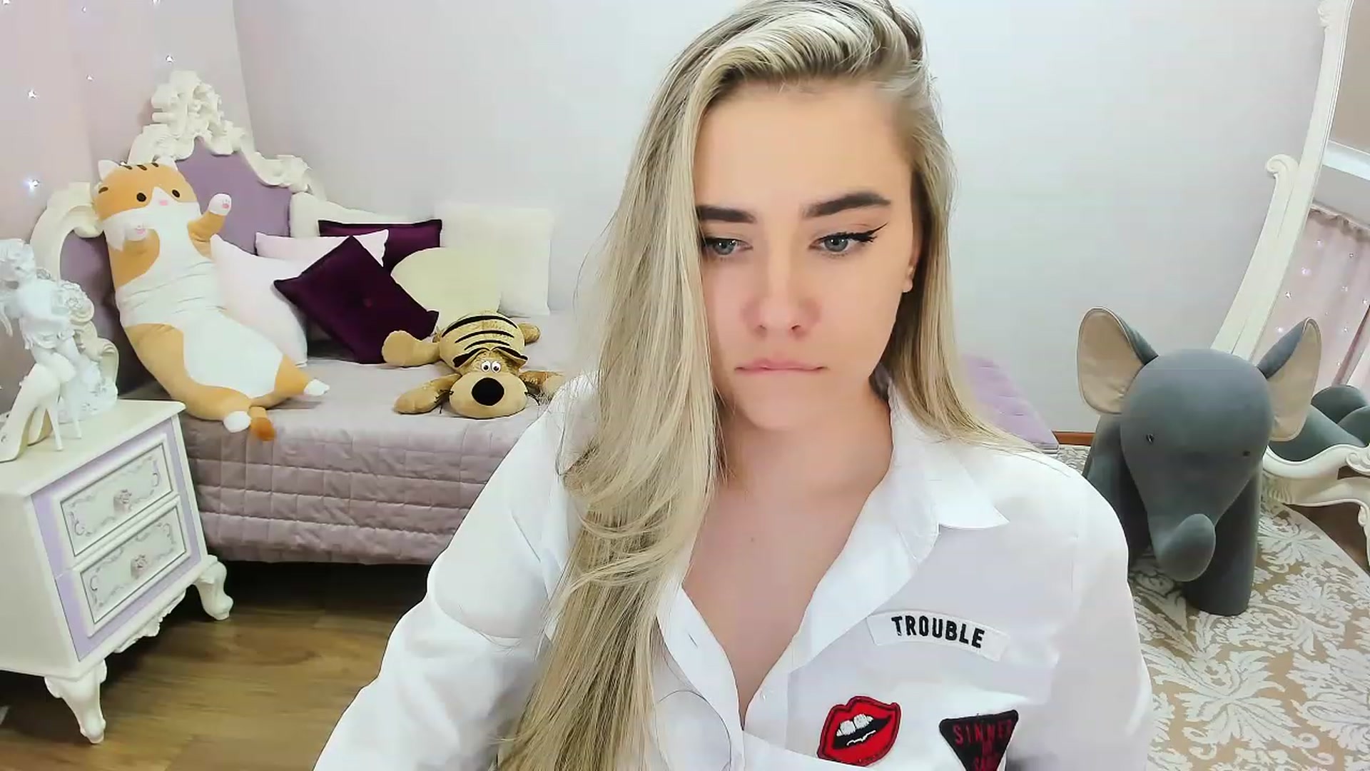 Gallery image thumbnail from Auroraa__'s myfreecams stream on, 02/19/2023, 12:52 image 8 of 20