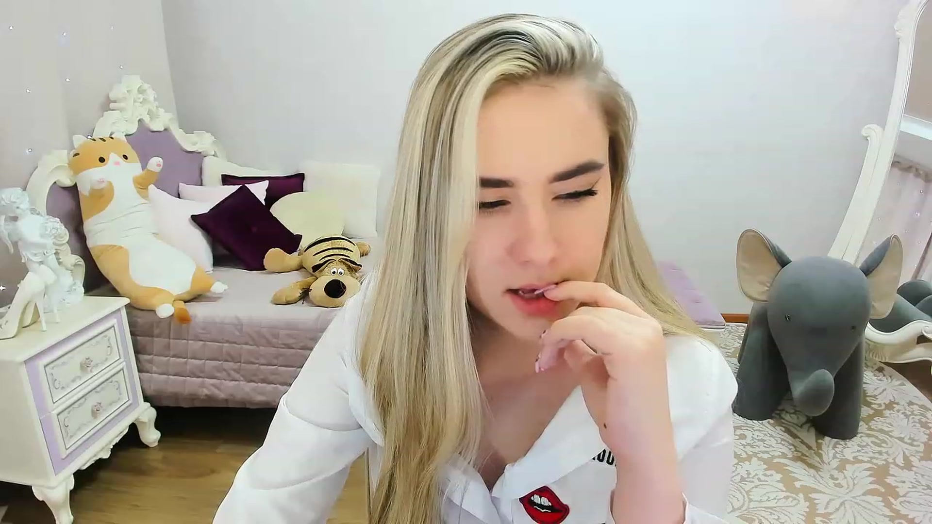 Gallery image thumbnail from Auroraa__'s myfreecams stream on, 02/19/2023, 12:52 image 20 of 20