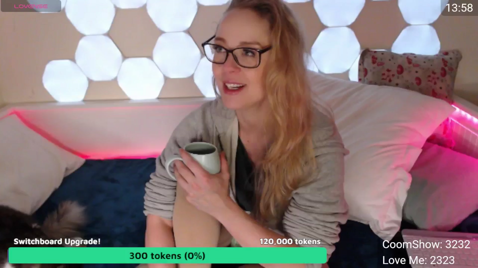 Gallery image thumbnail from AussieNerd's myfreecams stream on, 05/06/2024, 11:40 image 3 of 20