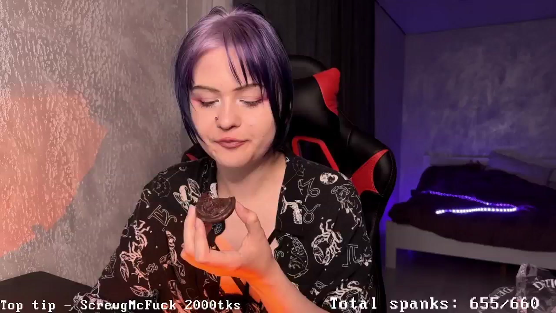 Gallery image thumbnail from AuthorityPass's myfreecams stream on, 11/21/2024, 23:31 image 4 of 20