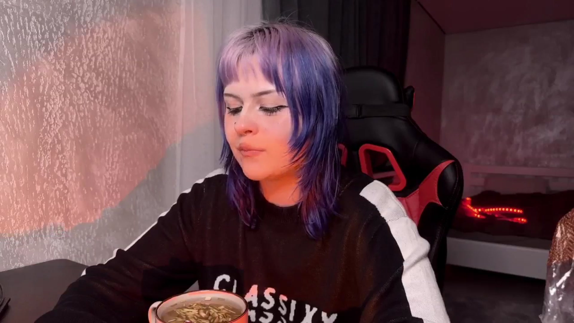 Gallery image thumbnail from AuthorityPass's myfreecams stream on, 01/15/2025, 22:20 image 18 of 20