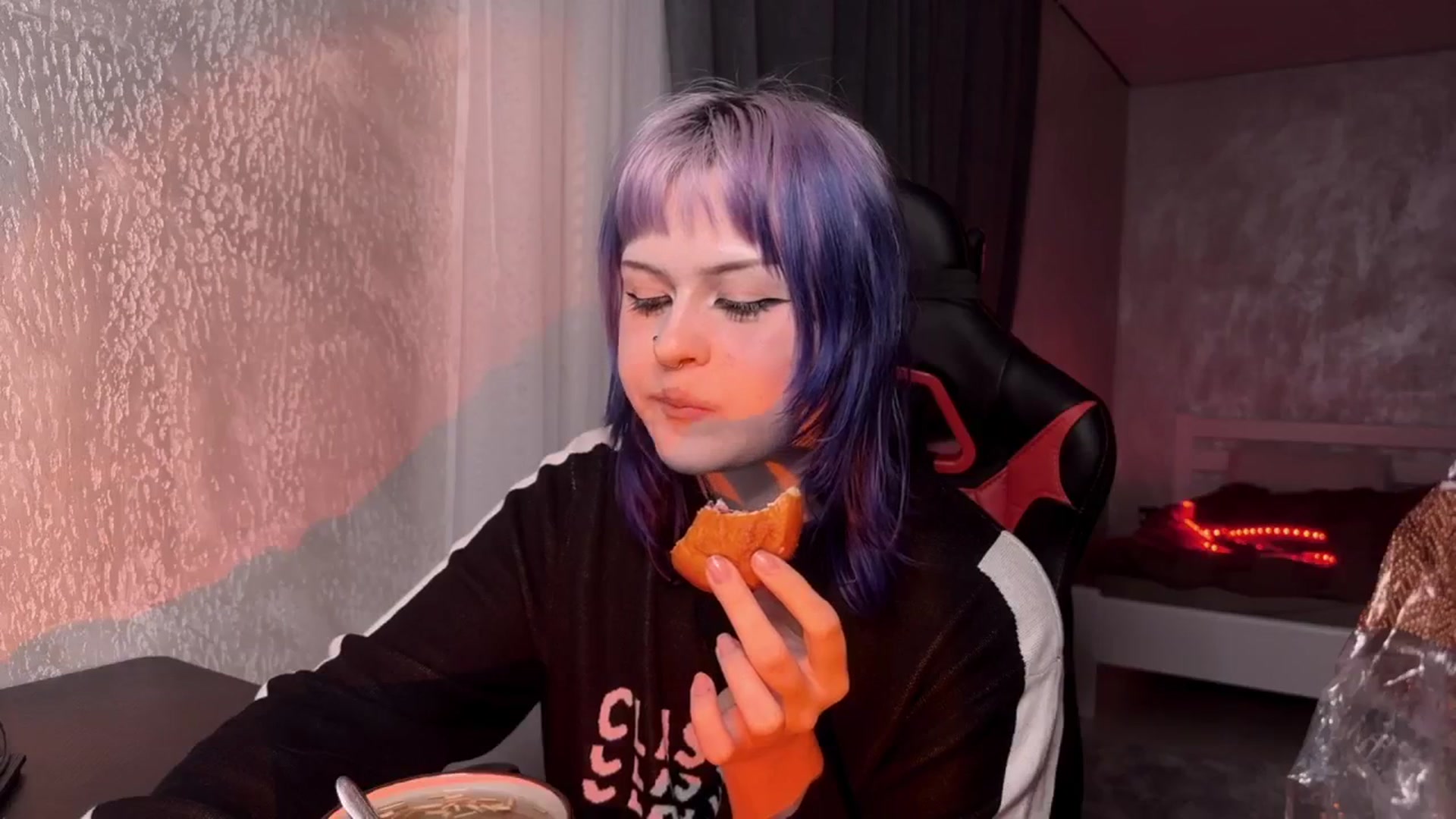 Gallery image thumbnail from AuthorityPass's myfreecams stream on, 01/15/2025, 22:20 image 17 of 20