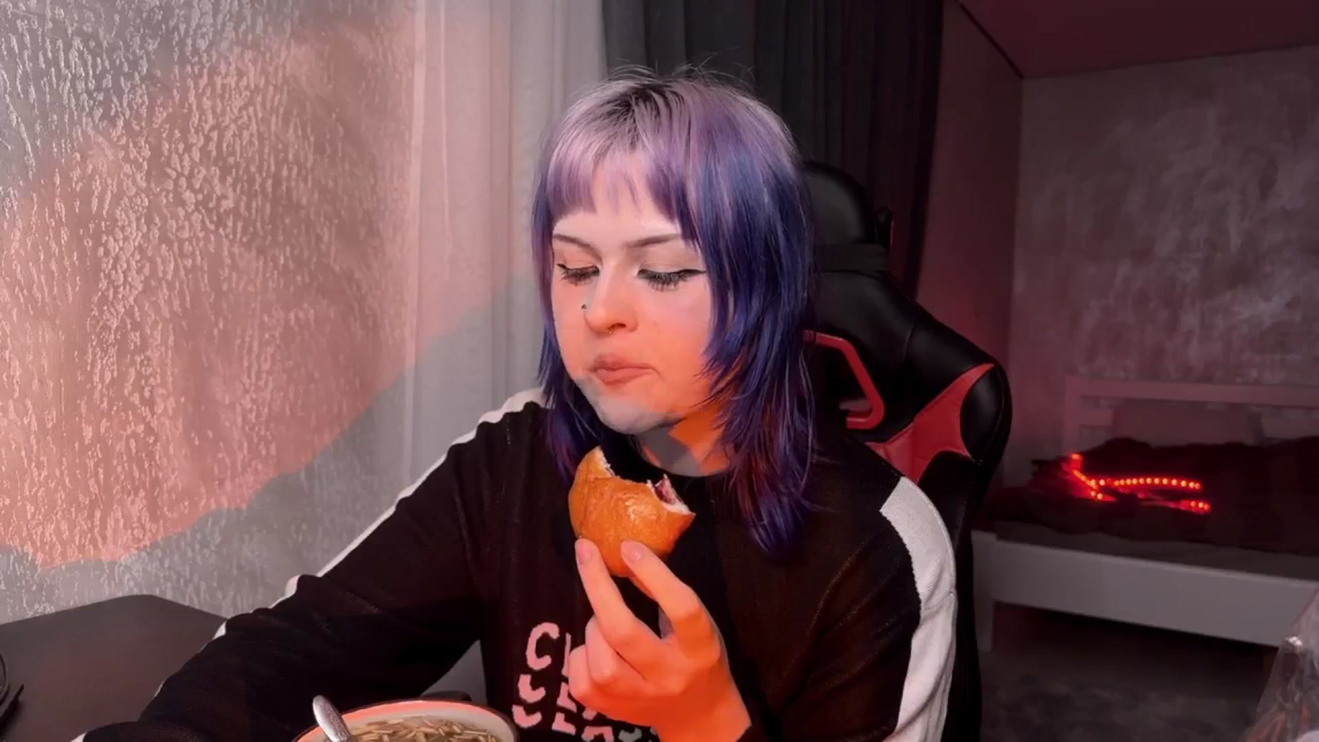 Gallery image thumbnail from AuthorityPass's myfreecams stream on, 01/15/2025, 22:20 image 16 of 20
