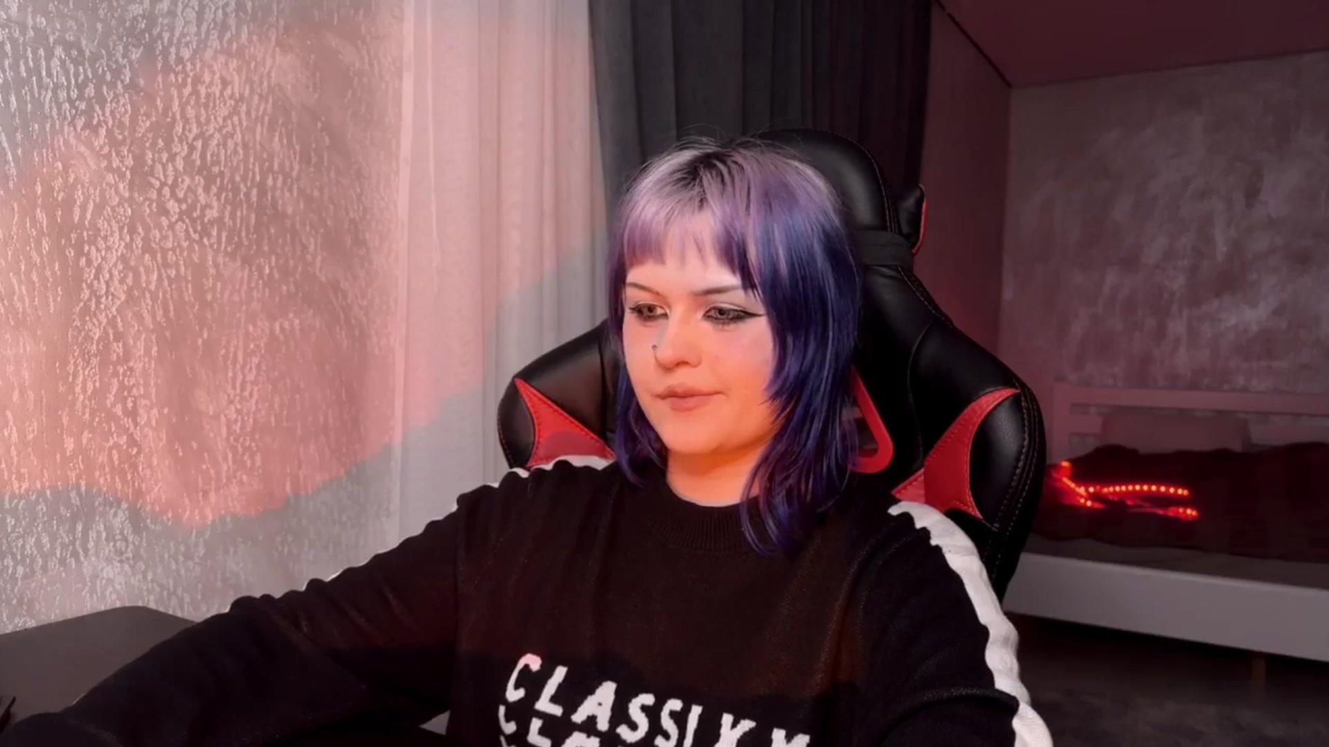 Gallery image thumbnail from AuthorityPass's myfreecams stream on, 01/15/2025, 22:20 image 4 of 20