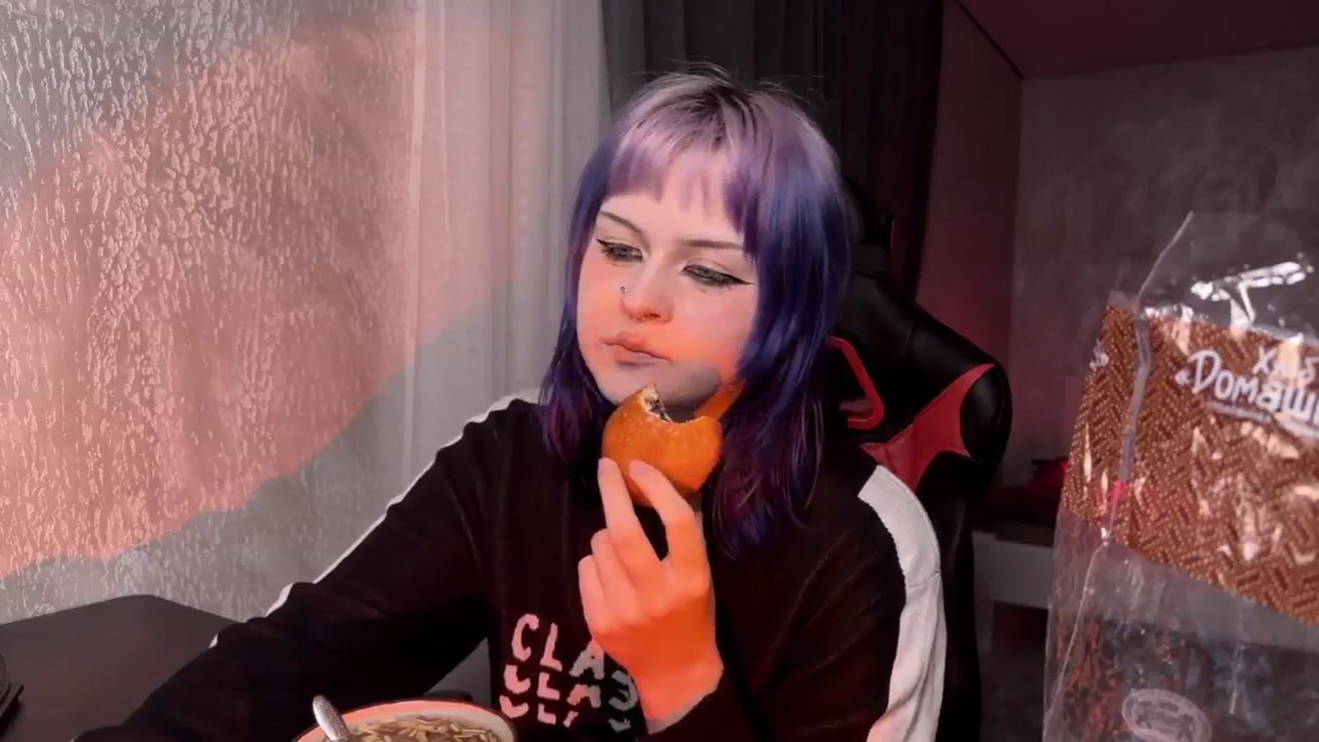 Gallery image thumbnail from AuthorityPass's myfreecams stream on, 01/15/2025, 22:20 image 14 of 20