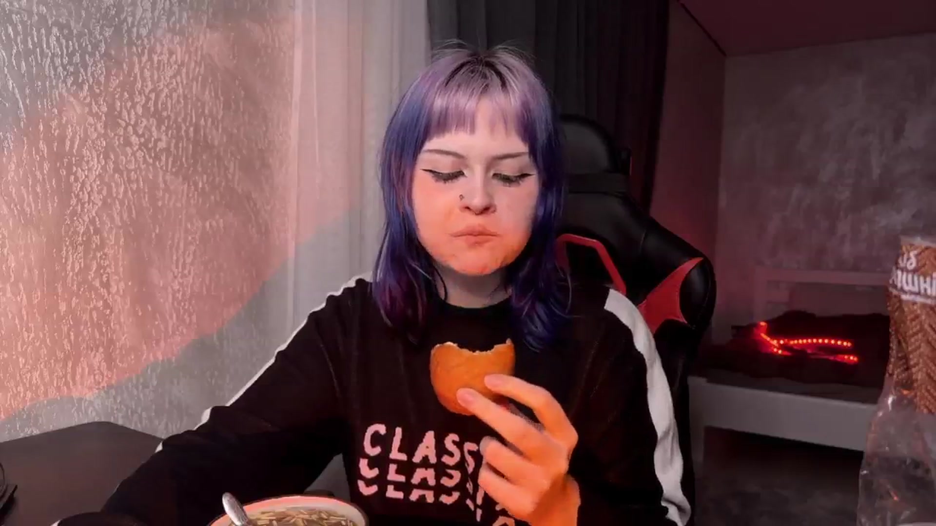 Gallery image thumbnail from AuthorityPass's myfreecams stream on, 01/15/2025, 22:20 image 15 of 20