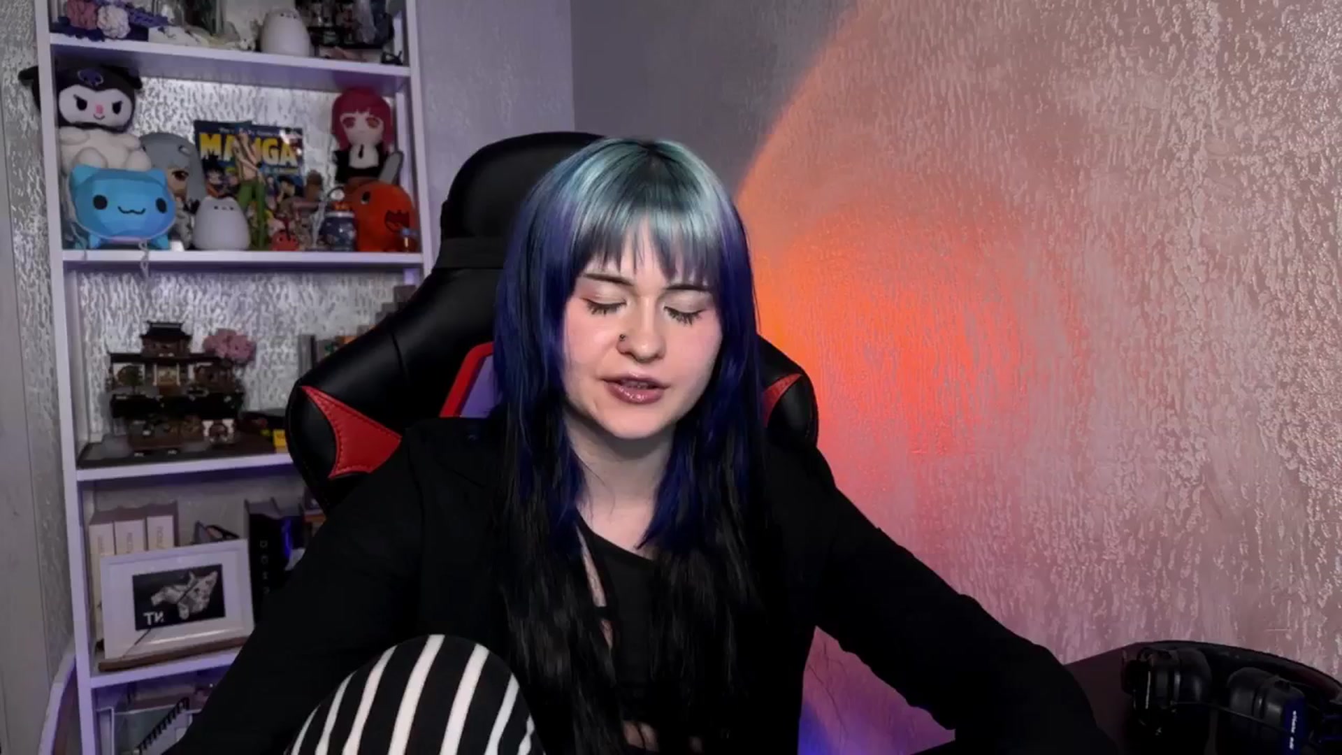 Gallery image thumbnail from AuthorityPass's myfreecams stream on, 02/16/2025, 23:05 image 1 of 20