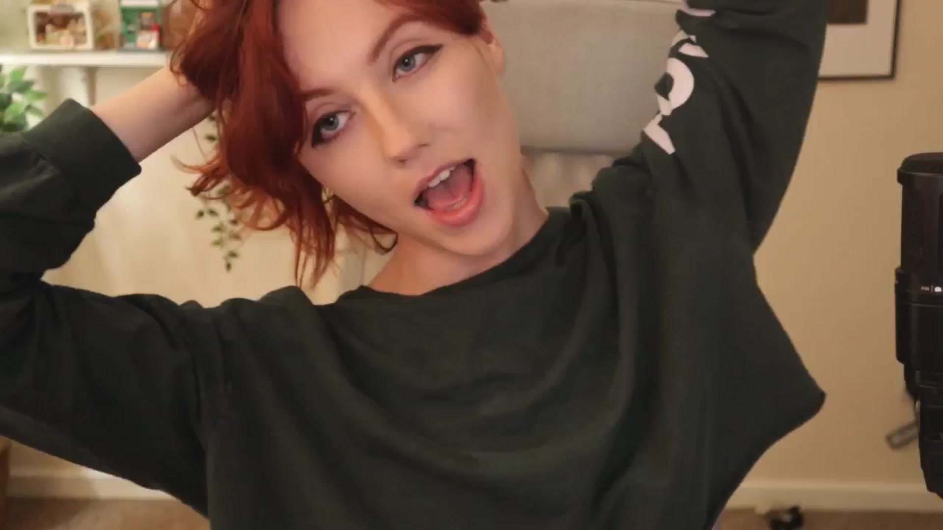 Gallery image thumbnail from AutomicBlue's myfreecams stream on, 04/23/2026, 11:57 image 17 of 20