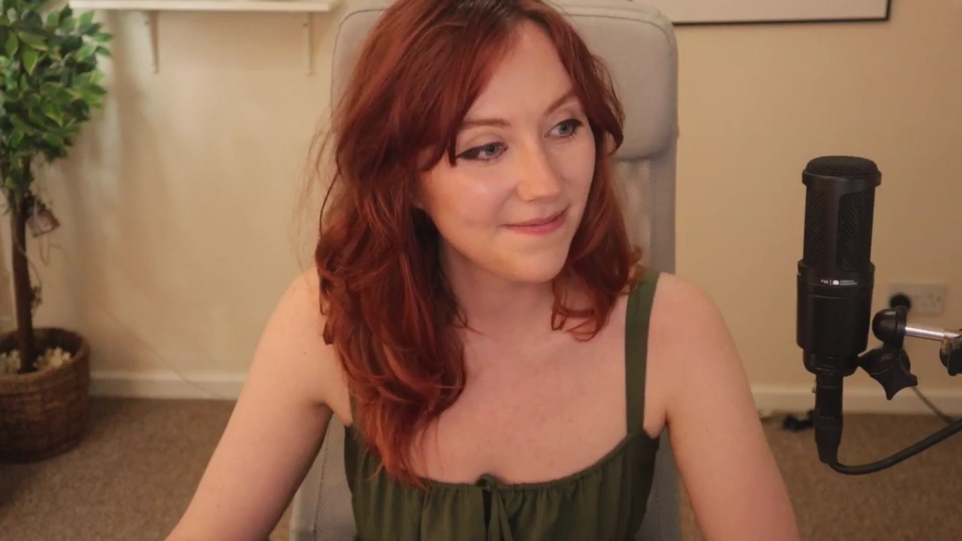 Gallery image thumbnail from AutomicBlue's myfreecams stream on, 04/28/2026, 13:25 image 3 of 20