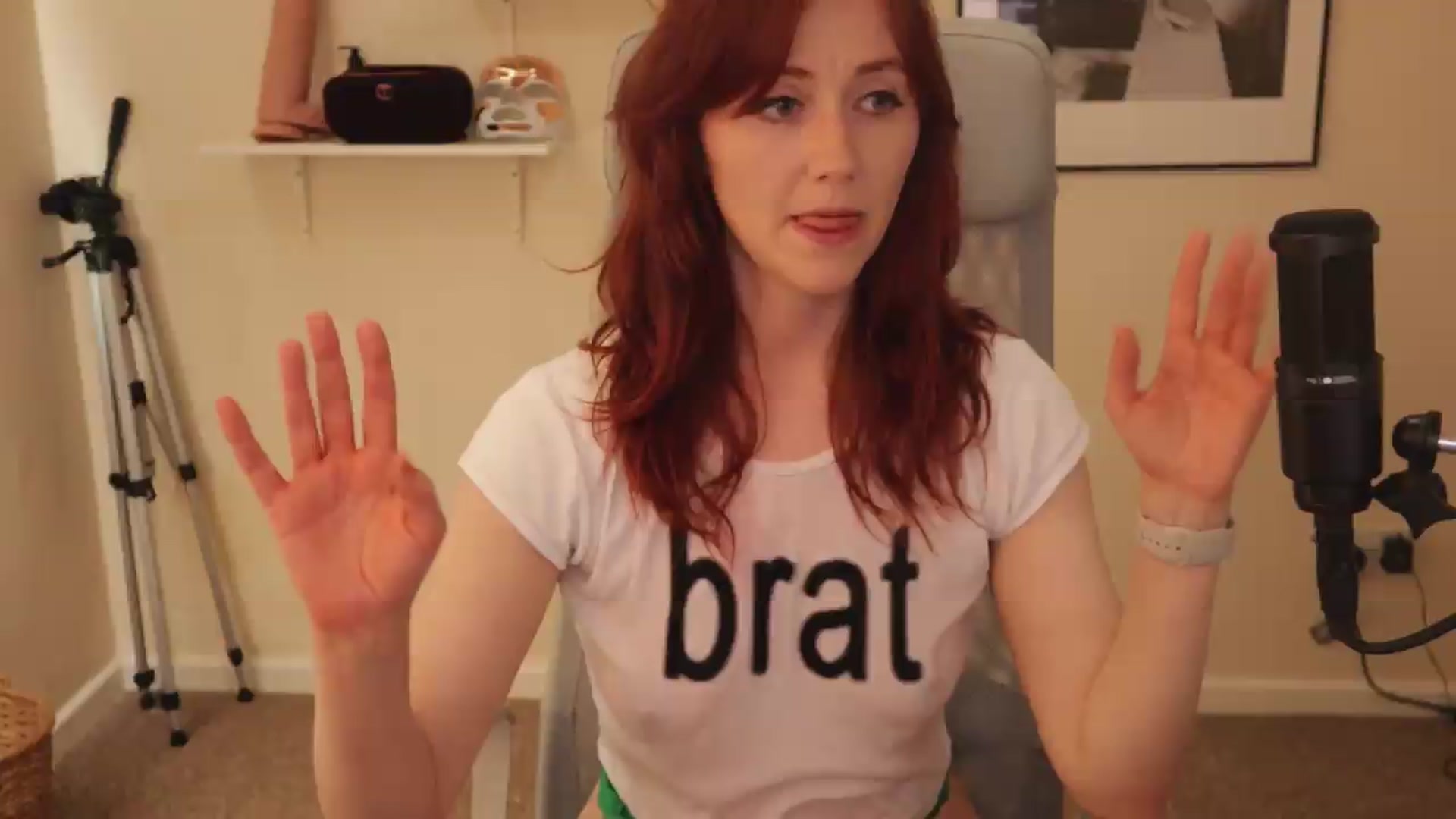 Gallery image thumbnail from AutomicBlue's myfreecams stream on, 05/05/2026, 14:51 image 2 of 20