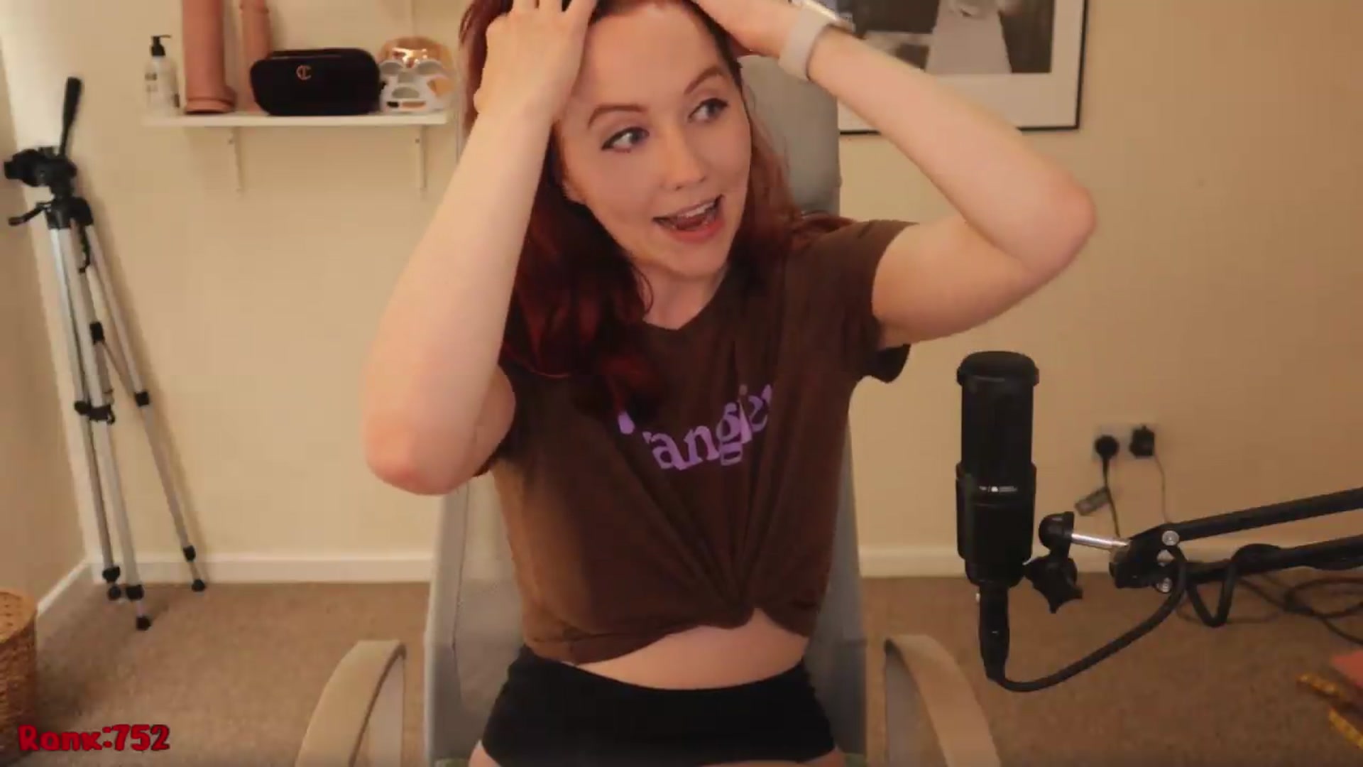 Gallery image thumbnail from AutomicBlue's myfreecams stream on, 05/06/2026, 11:44 image 10 of 20