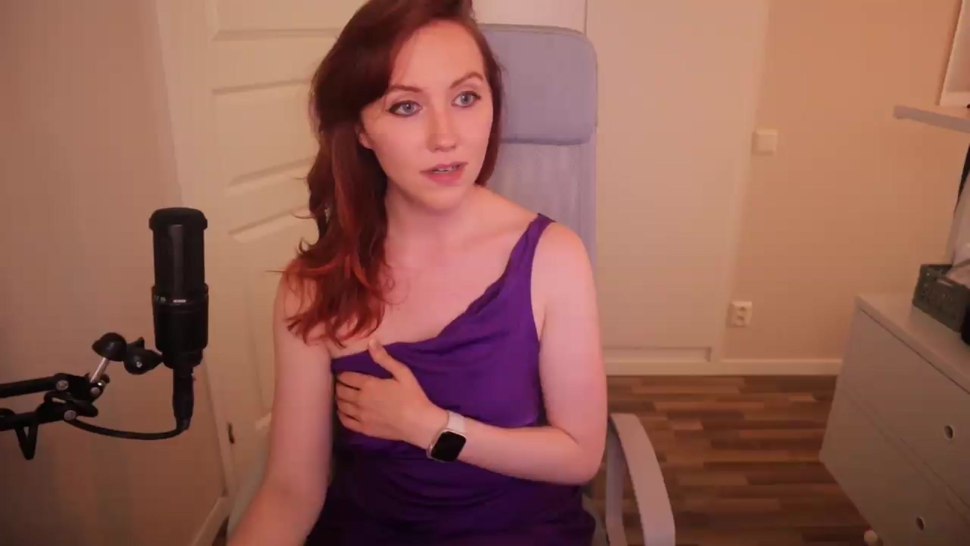 Gallery image thumbnail from AutomicBlue's myfreecams stream on, 06/15/2026, 14:38 image 1 of 20