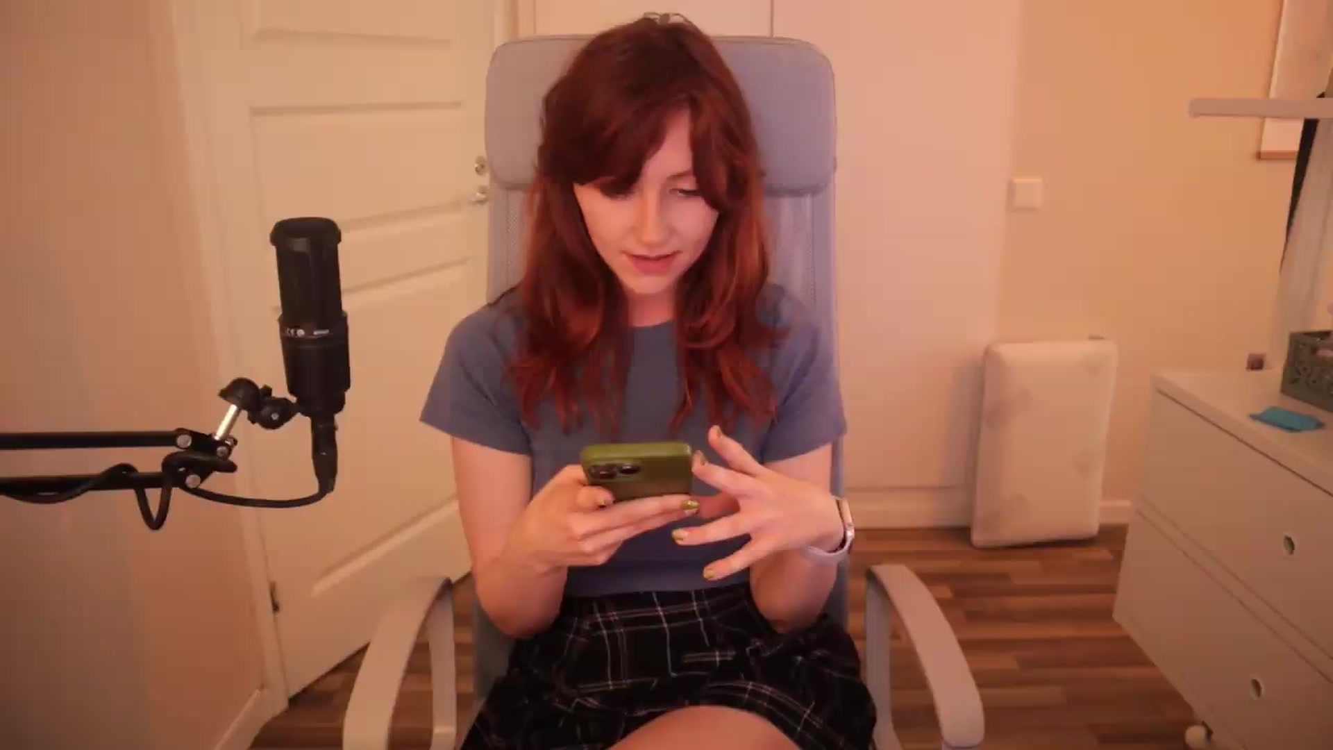Gallery image thumbnail from AutomicBlue's myfreecams stream on, 06/16/2026, 14:24 image 3 of 20