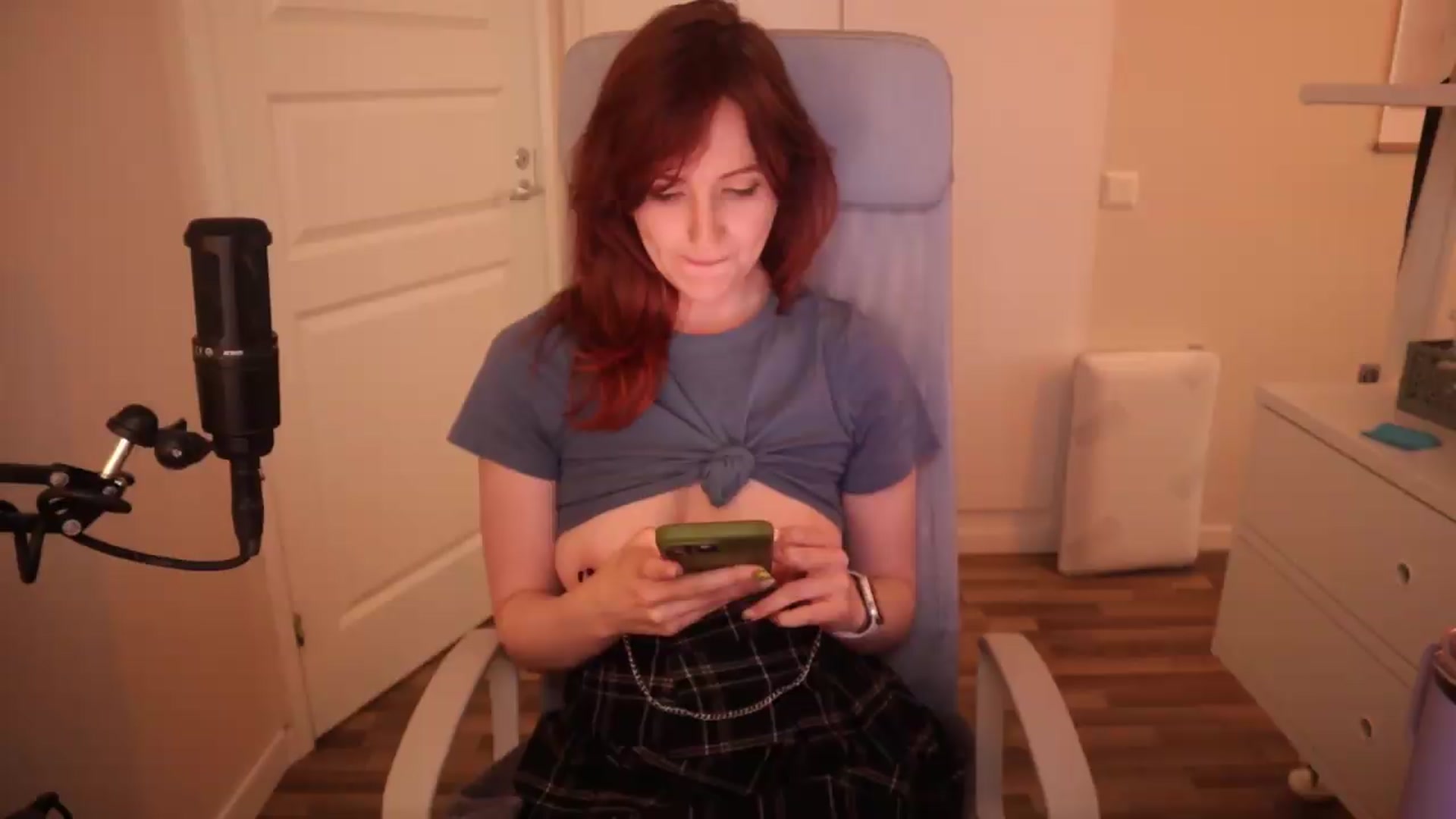 Gallery image thumbnail from AutomicBlue's myfreecams stream on, 06/16/2026, 14:24 image 17 of 20