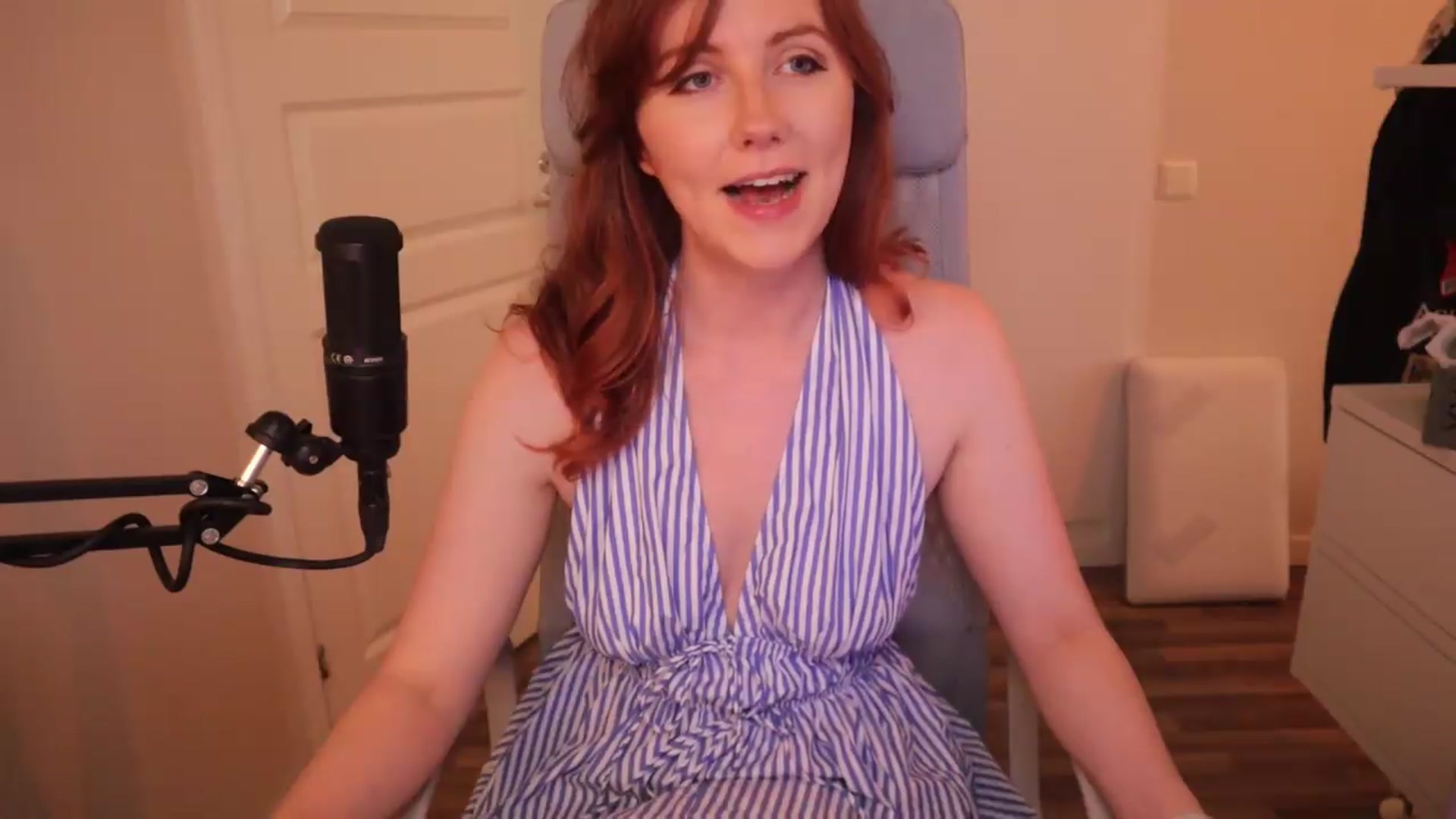 Gallery image thumbnail from AutomicBlue's myfreecams stream on, 06/24/2026, 14:07 image 3 of 20
