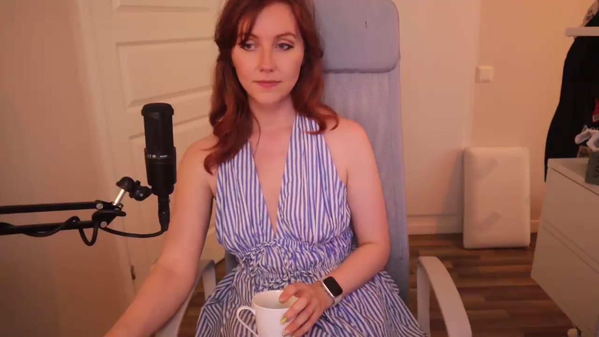 Gallery image thumbnail from AutomicBlue's myfreecams stream on, 06/24/2026, 14:07 image 4 of 20