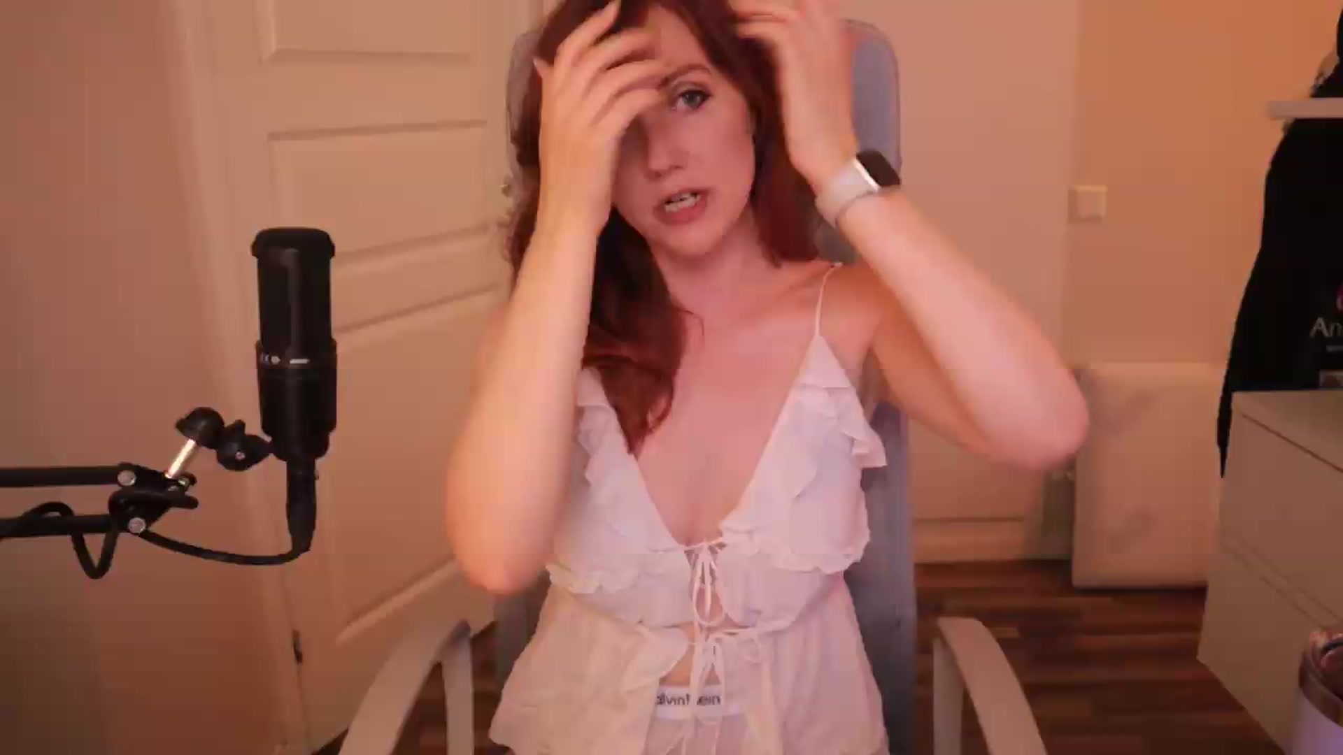 Gallery image thumbnail from AutomicBlue's myfreecams stream on, 06/26/2026, 13:14 image 6 of 20
