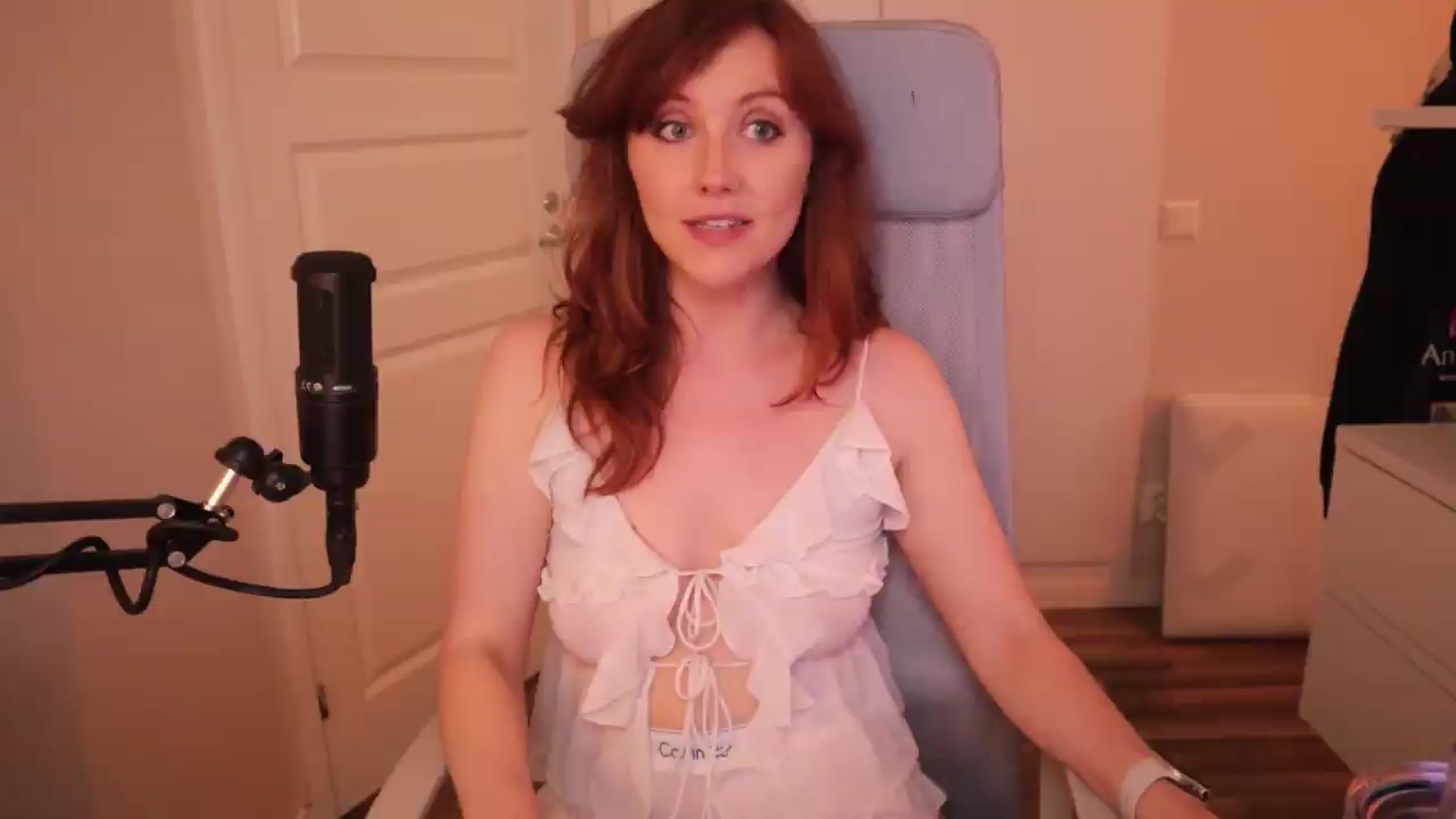 Gallery image thumbnail from AutomicBlue's myfreecams stream on, 06/26/2026, 13:14 image 15 of 20