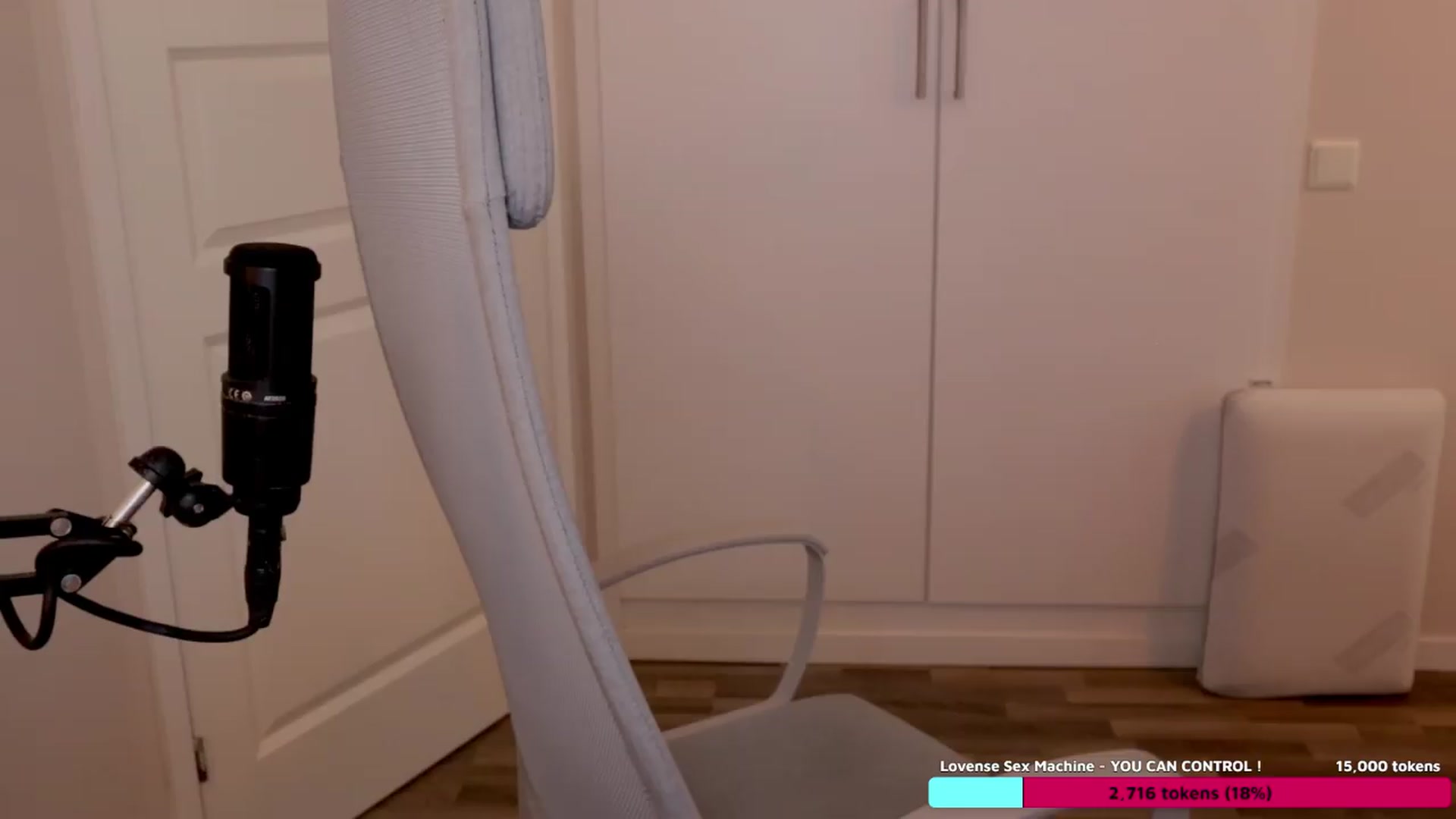 Gallery image thumbnail from AutomicBlue's myfreecams stream on, 08/13/2026, 14:31 image 10 of 20