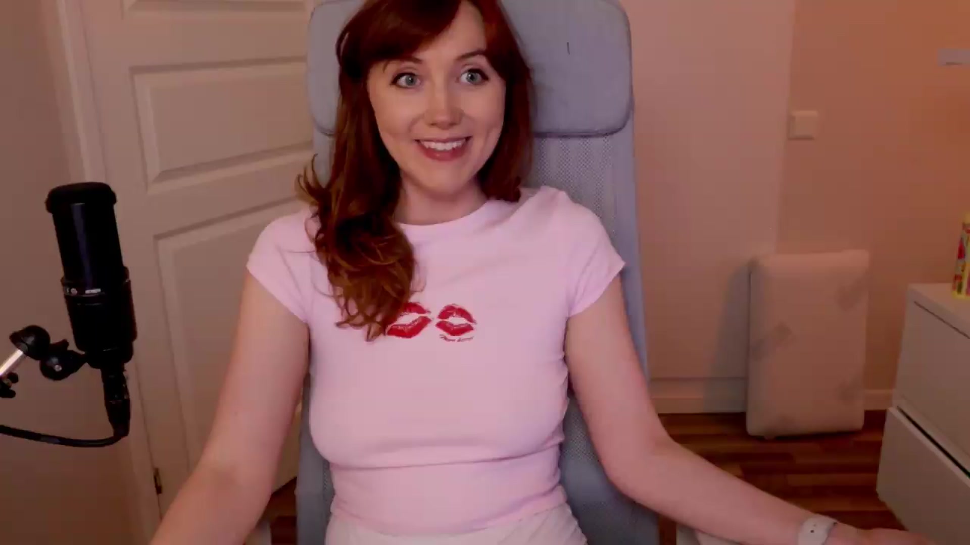 Gallery image thumbnail from AutomicBlue's myfreecams stream on, 08/17/2026, 12:55 image 17 of 20
