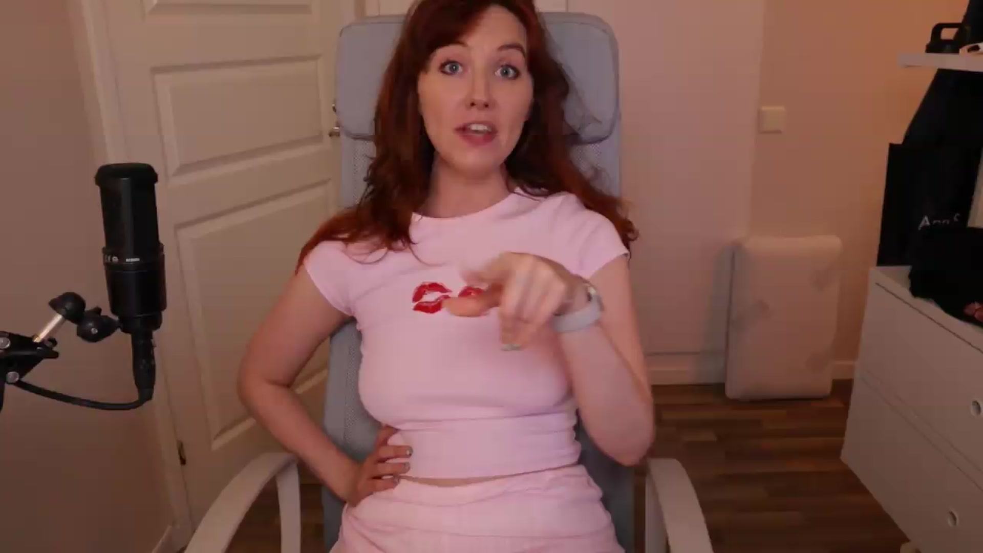 Gallery image thumbnail from AutomicBlue's myfreecams stream on, 08/27/2026, 14:38 image 2 of 20