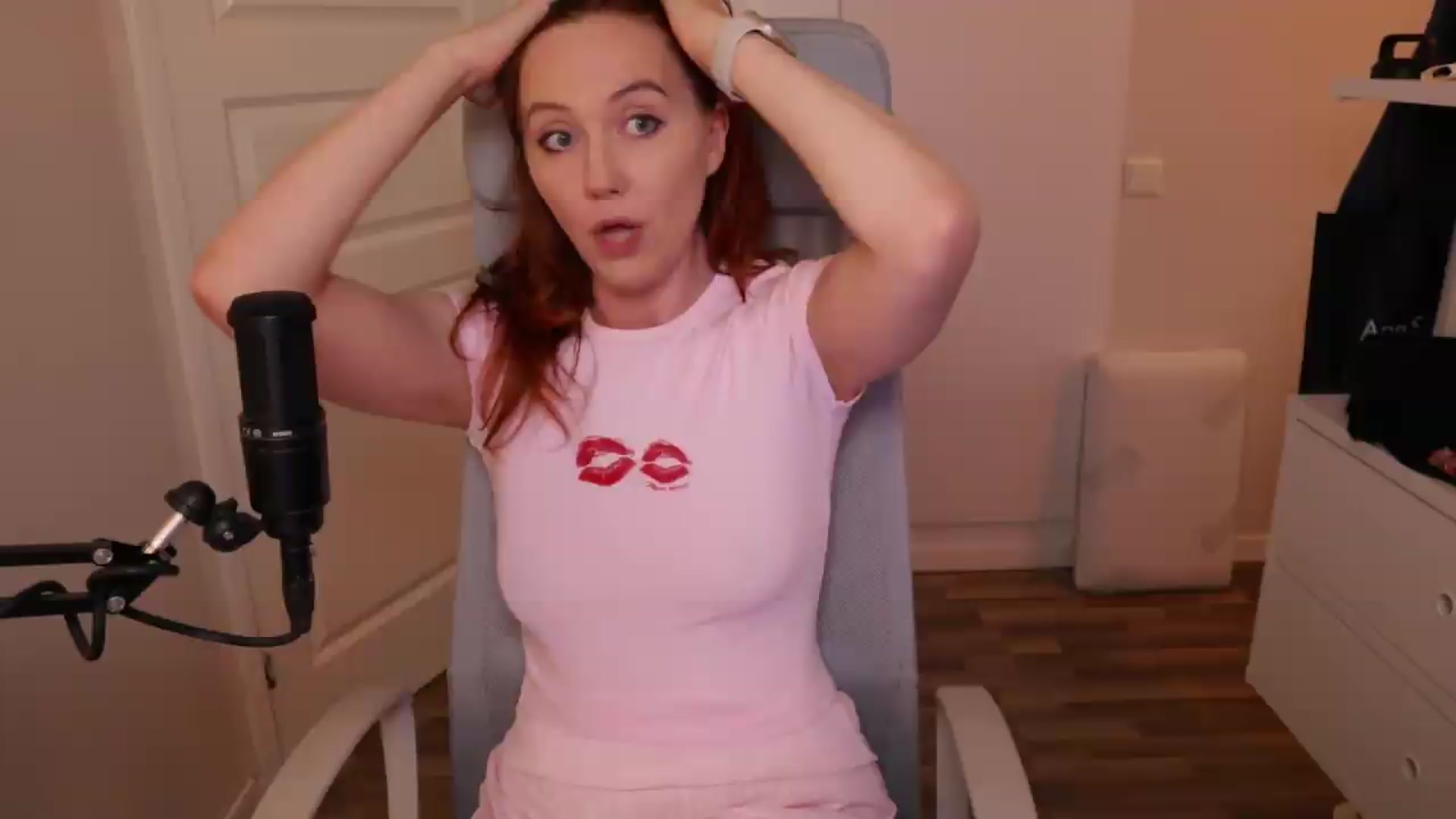 Gallery image thumbnail from AutomicBlue's myfreecams stream on, 08/27/2026, 14:38 image 1 of 20
