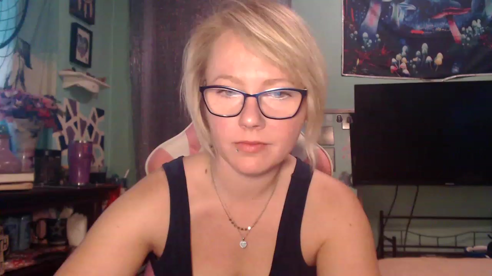 Gallery image thumbnail from AutumnEnvy's myfreecams stream on, 11/15/2022, 15:54 image 1 of 20