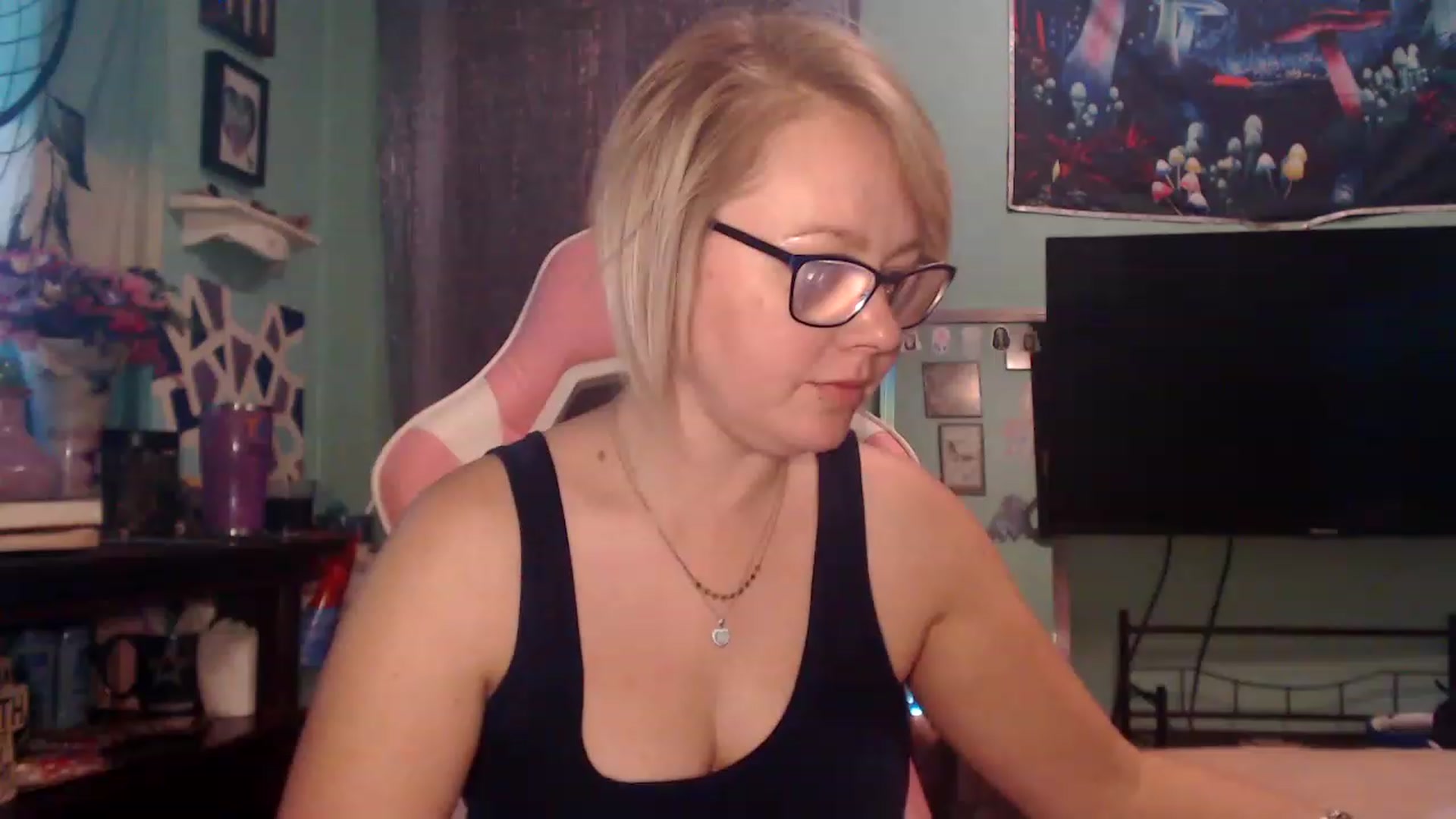 Gallery image thumbnail from AutumnEnvy's myfreecams stream on, 11/15/2022, 15:54 image 9 of 20