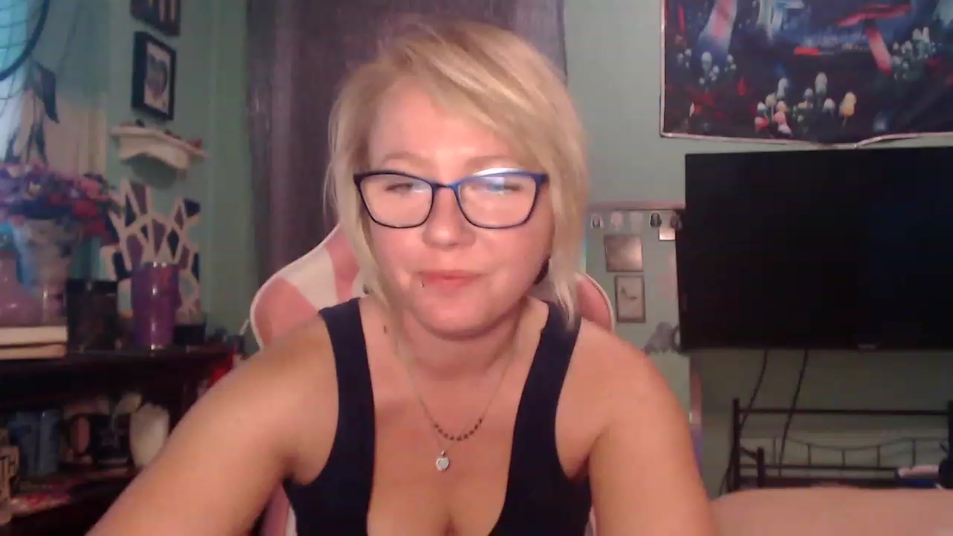 Gallery image thumbnail from AutumnEnvy's myfreecams stream on, 11/15/2022, 15:54 image 12 of 20