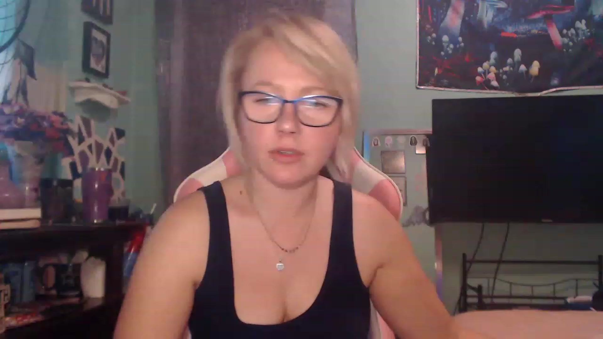 Gallery image thumbnail from AutumnEnvy's myfreecams stream on, 11/15/2022, 15:54 image 17 of 20