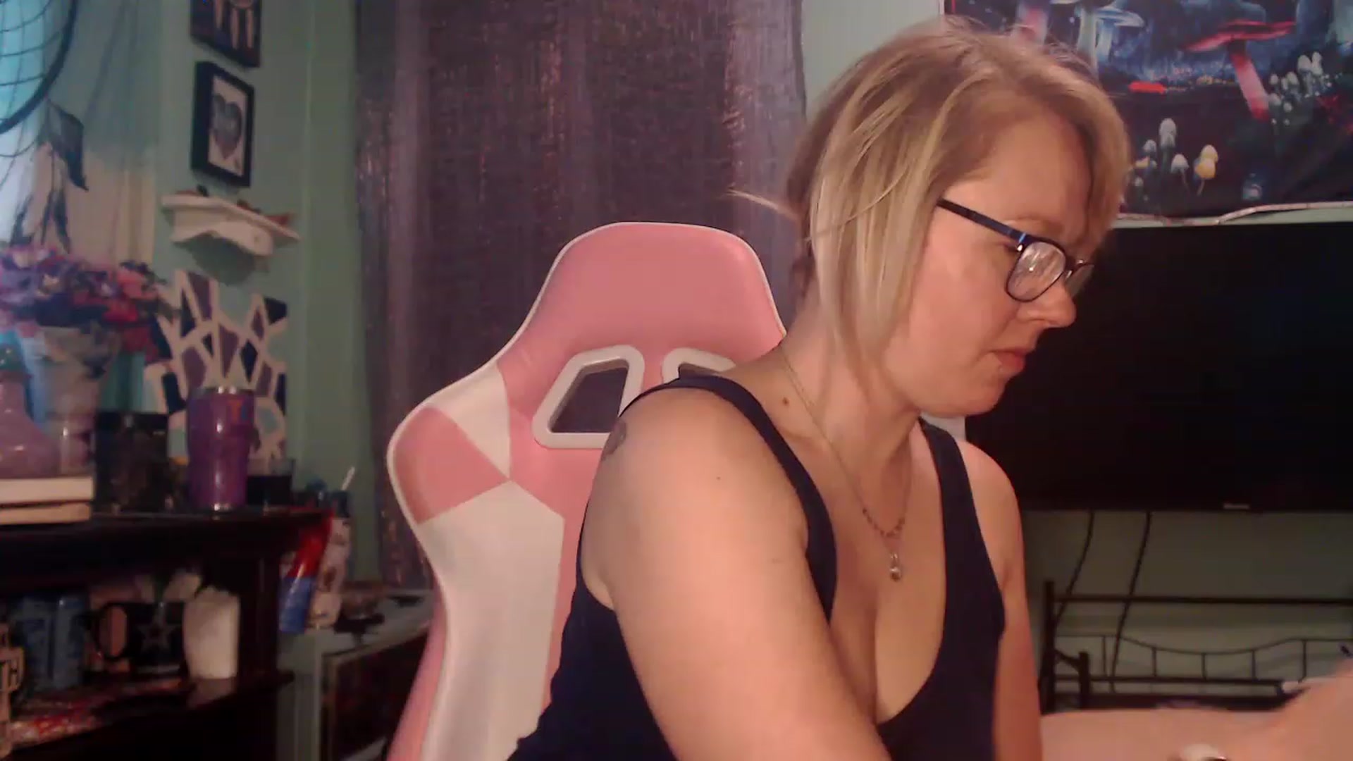 Gallery image thumbnail from AutumnEnvy's myfreecams stream on, 11/15/2022, 15:54 image 3 of 20