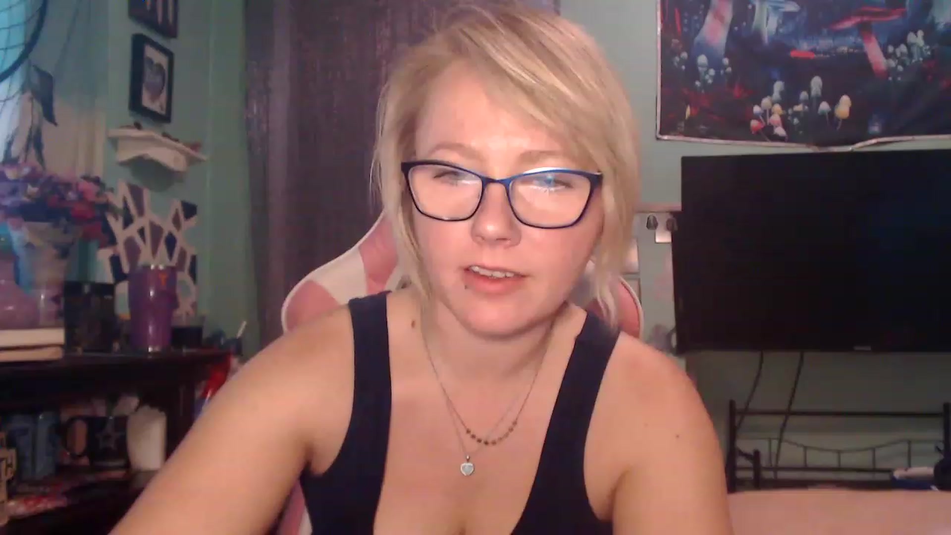 Gallery image thumbnail from AutumnEnvy's myfreecams stream on, 11/15/2022, 15:54 image 18 of 20