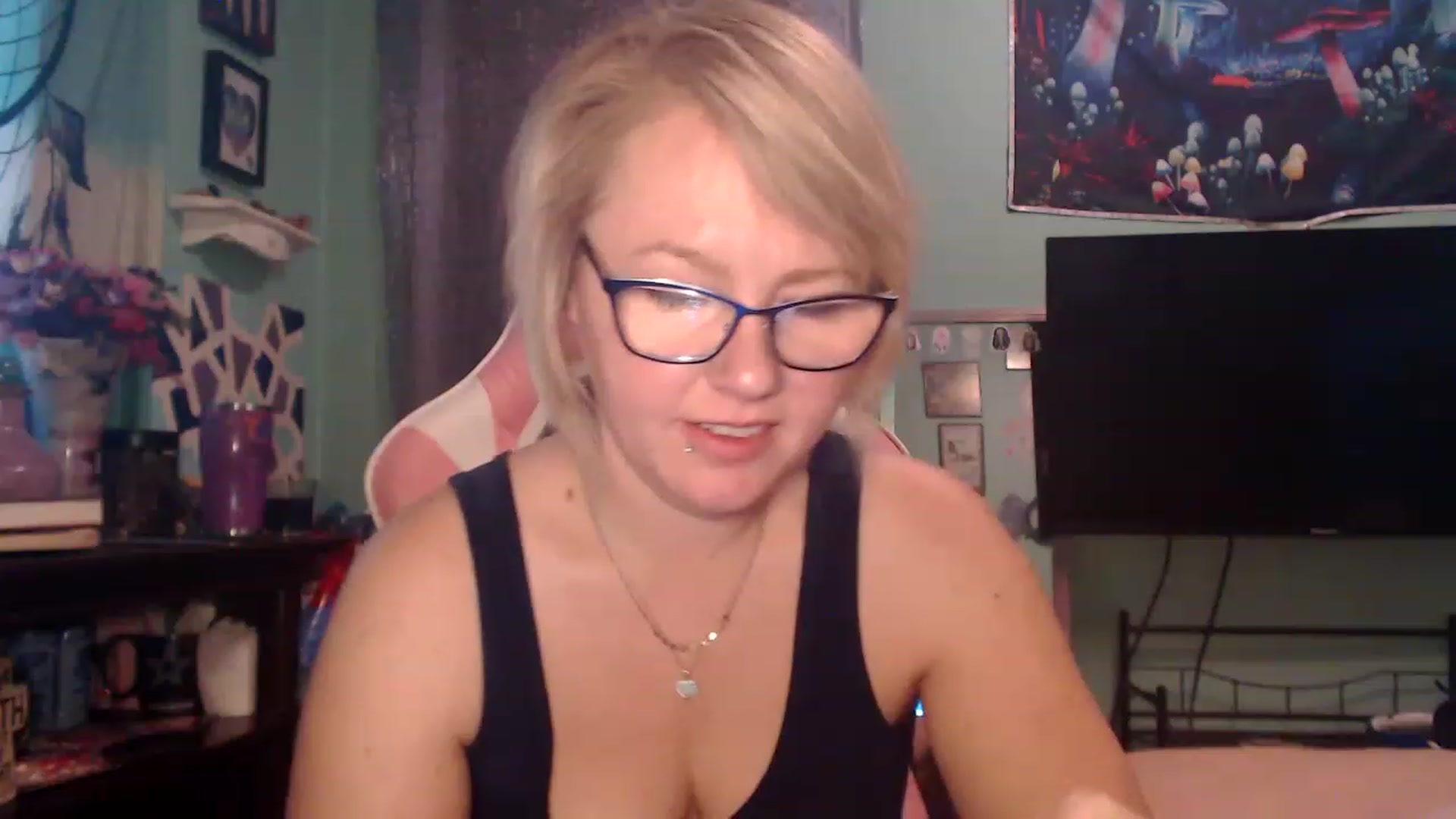 Gallery image thumbnail from AutumnEnvy's myfreecams stream on, 11/15/2022, 15:54 image 8 of 20