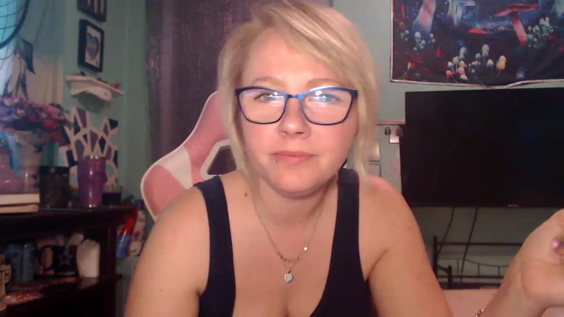 Gallery image thumbnail from AutumnEnvy's myfreecams stream on, 11/15/2022, 15:54 image 7 of 20