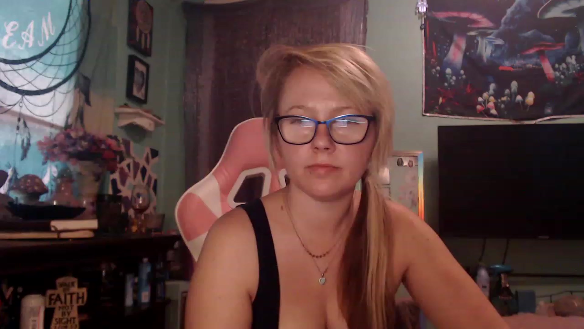 Gallery image thumbnail from AutumnEnvy's myfreecams stream on, 11/22/2022, 16:55 image 5 of 20
