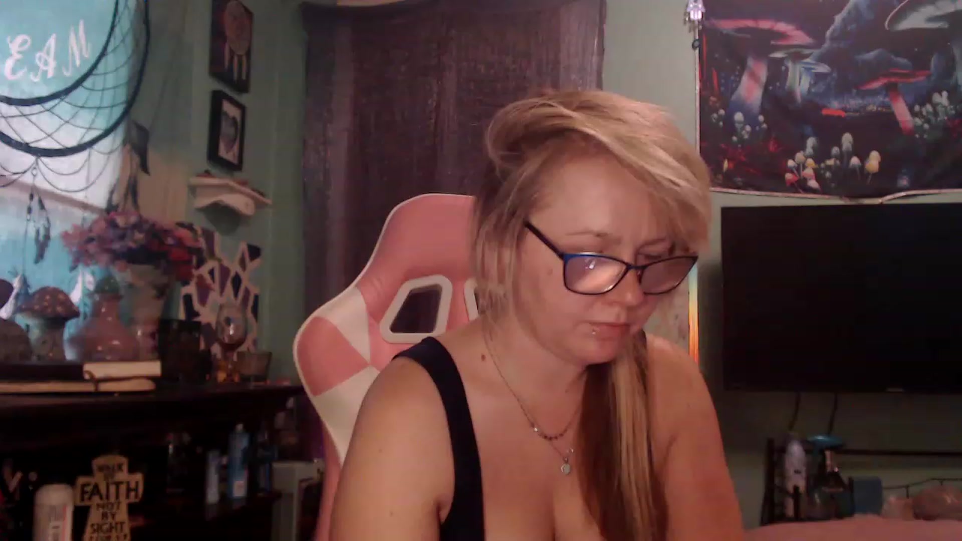 Gallery image thumbnail from AutumnEnvy's myfreecams stream on, 11/22/2022, 16:55 image 7 of 20