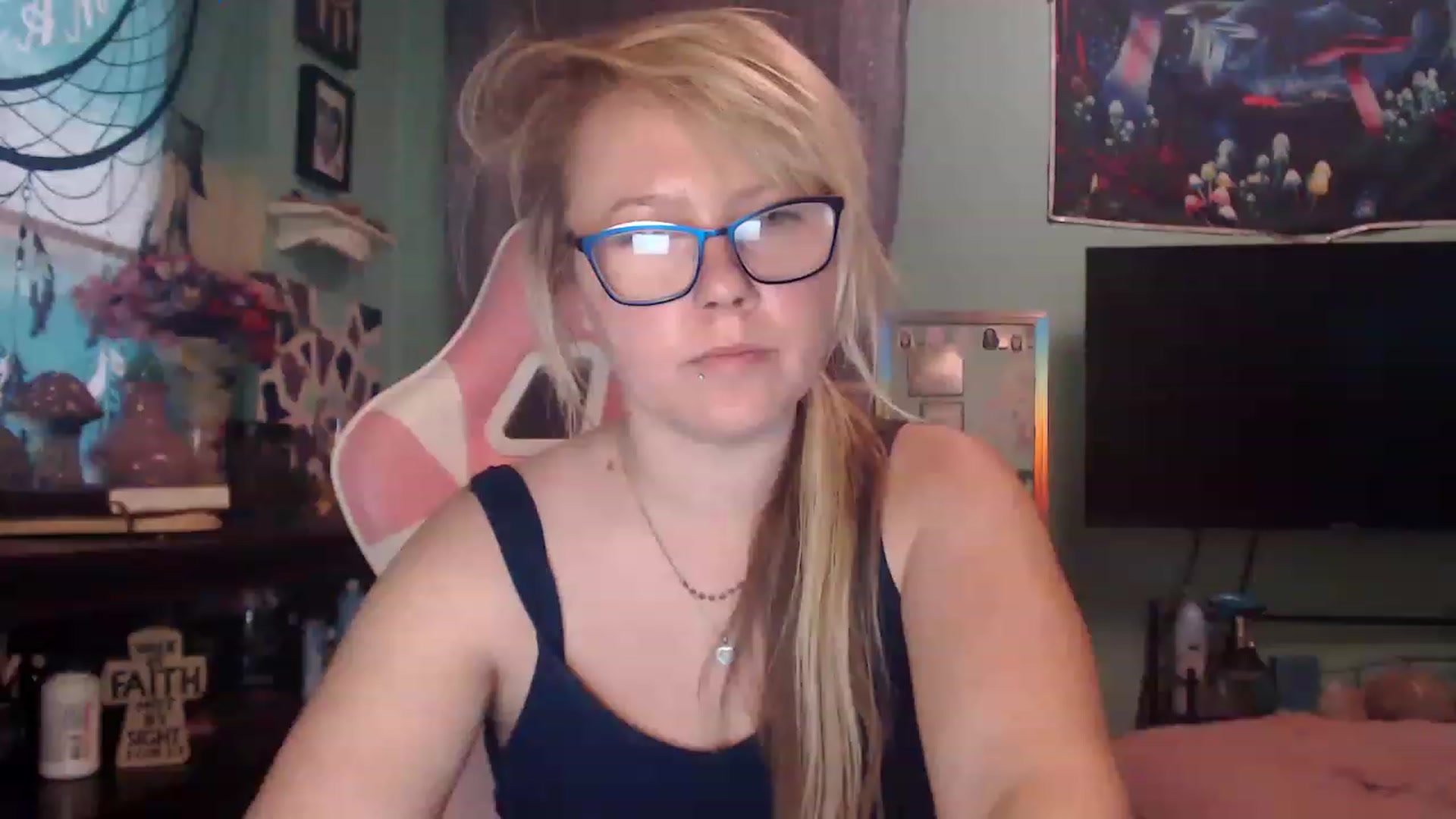 Gallery image thumbnail from AutumnEnvy's myfreecams stream on, 11/22/2022, 16:55 image 18 of 20