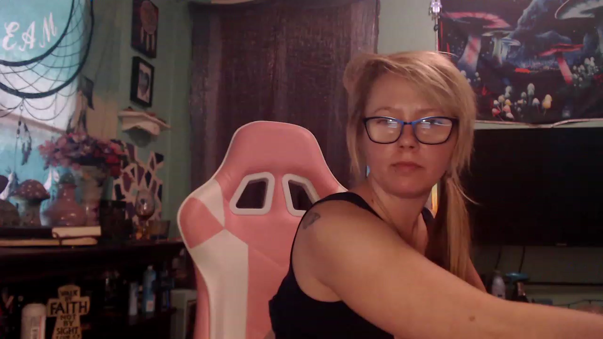 Gallery image thumbnail from AutumnEnvy's myfreecams stream on, 11/22/2022, 16:55 image 6 of 20