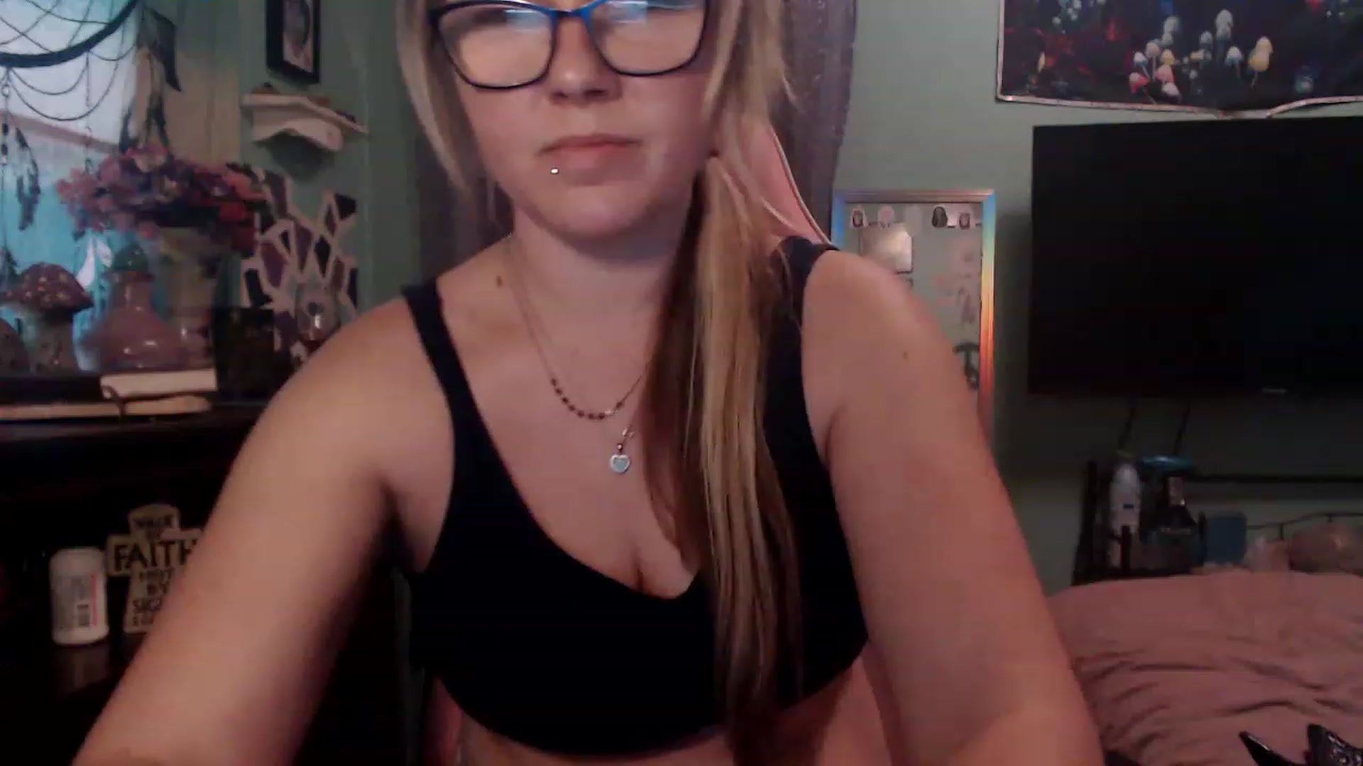 Gallery image thumbnail from AutumnEnvy's myfreecams stream on, 11/22/2022, 19:26 image 7 of 20