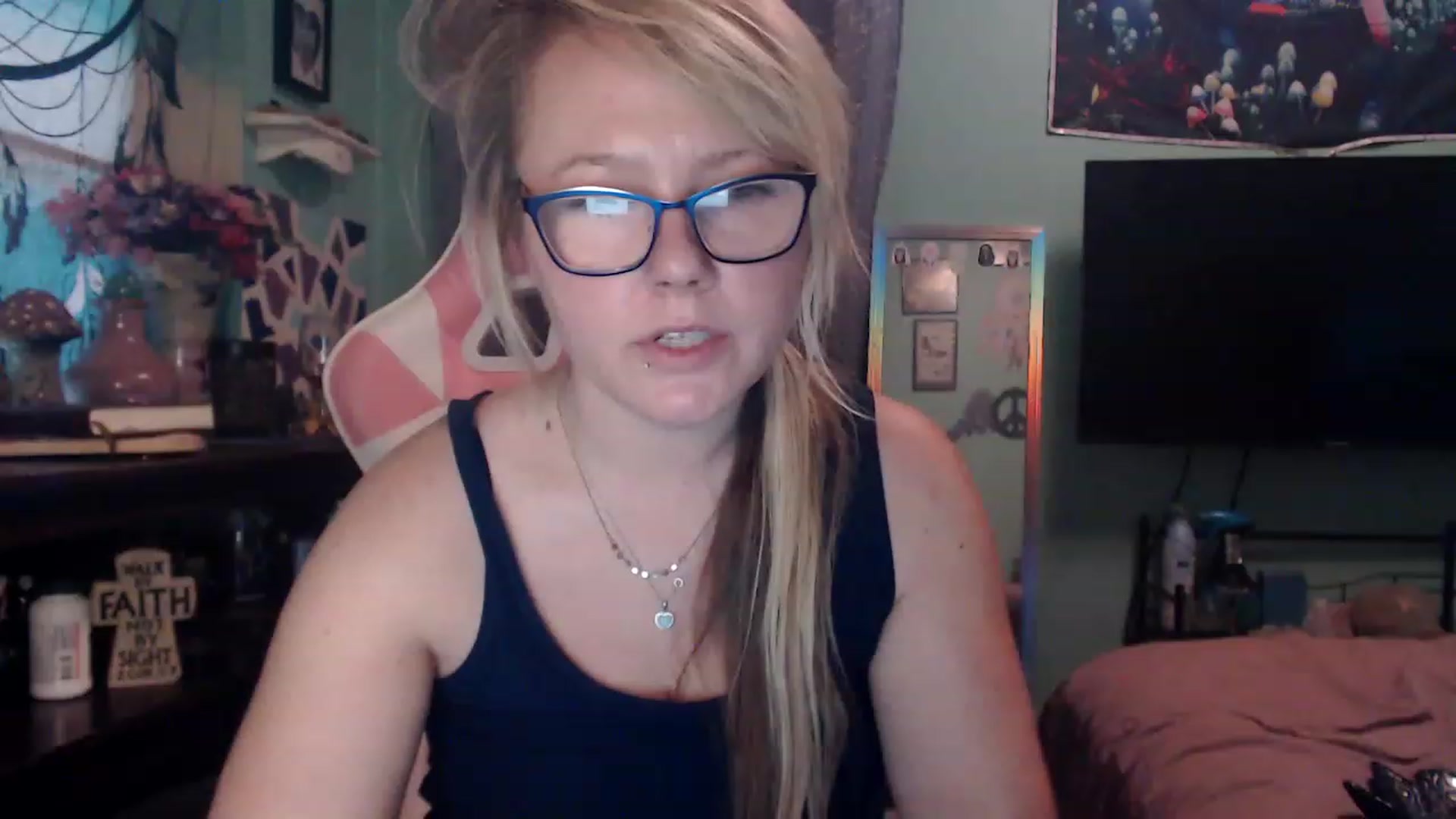 Gallery image thumbnail from AutumnEnvy's myfreecams stream on, 11/22/2022, 19:26 image 1 of 20
