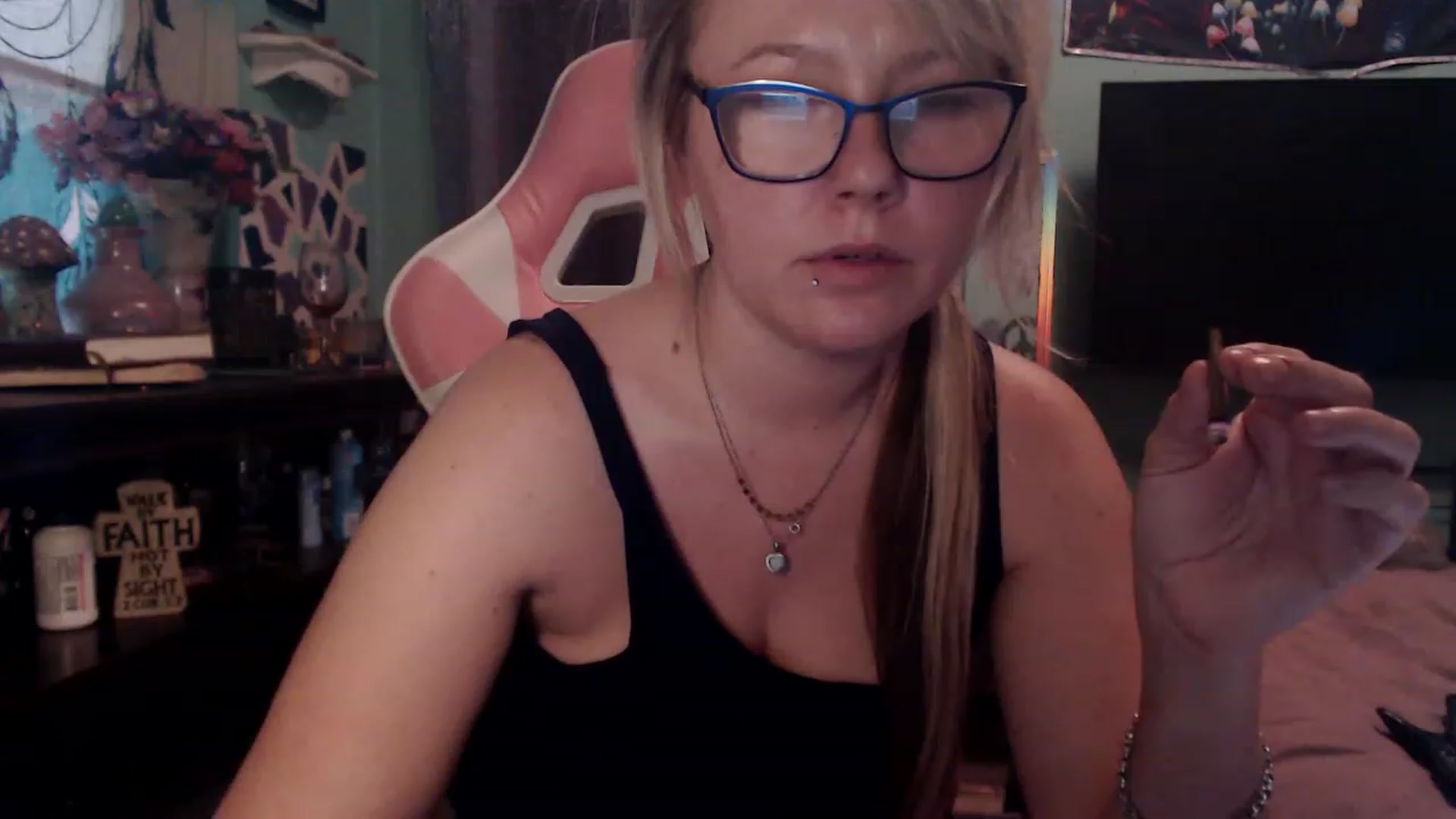 Gallery image thumbnail from AutumnEnvy's myfreecams stream on, 11/22/2022, 19:26 image 3 of 20