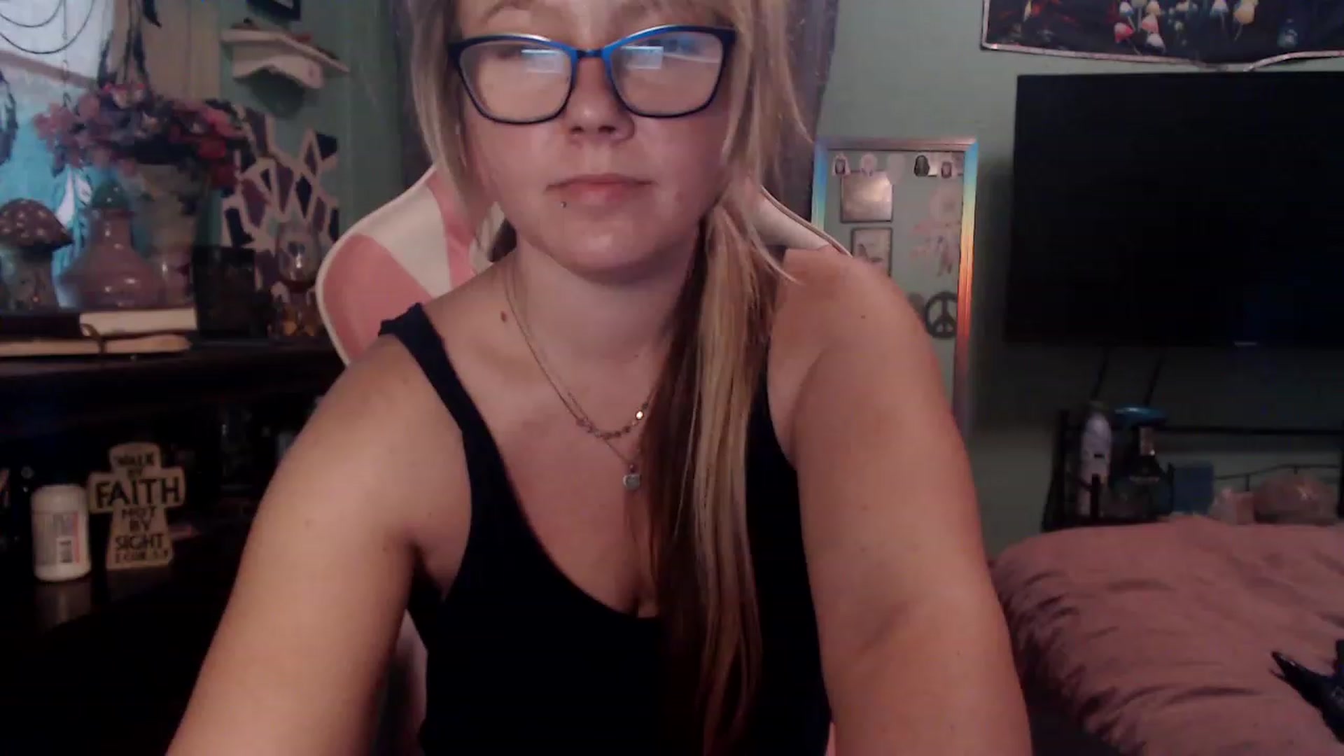 Gallery image thumbnail from AutumnEnvy's myfreecams stream on, 11/22/2022, 19:26 image 5 of 20